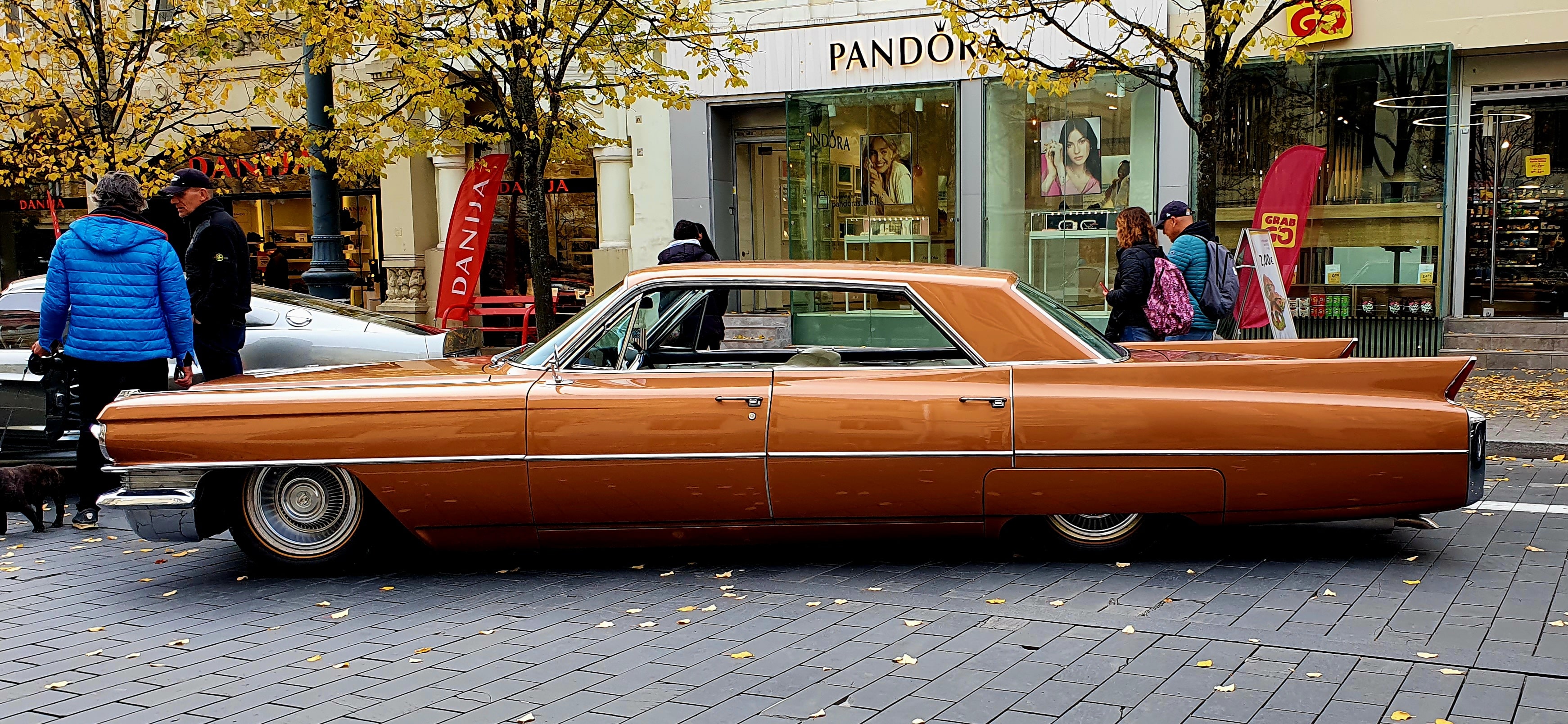 Cadillac DeVille Sedan ('63)