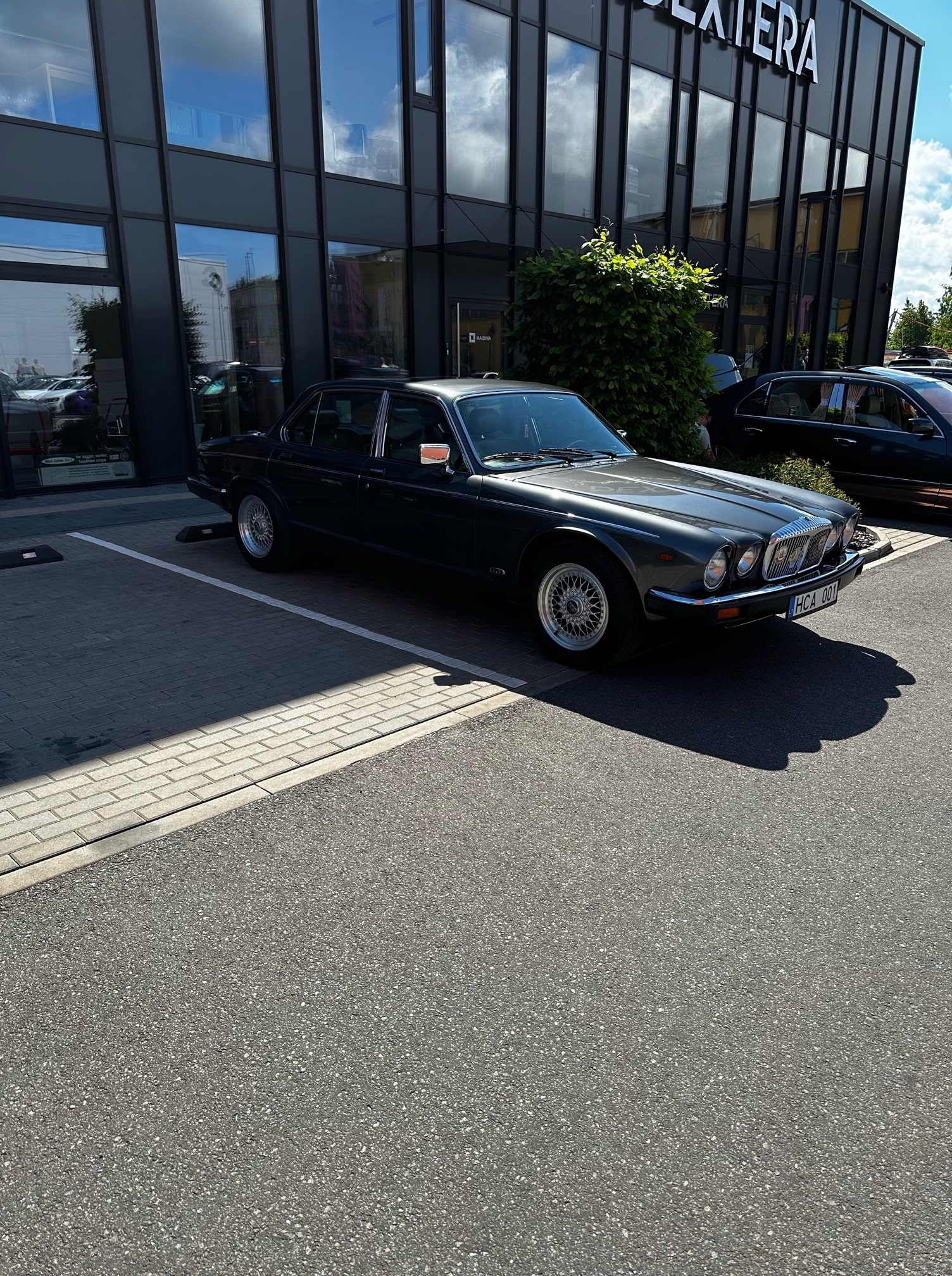 Daimler Double Six