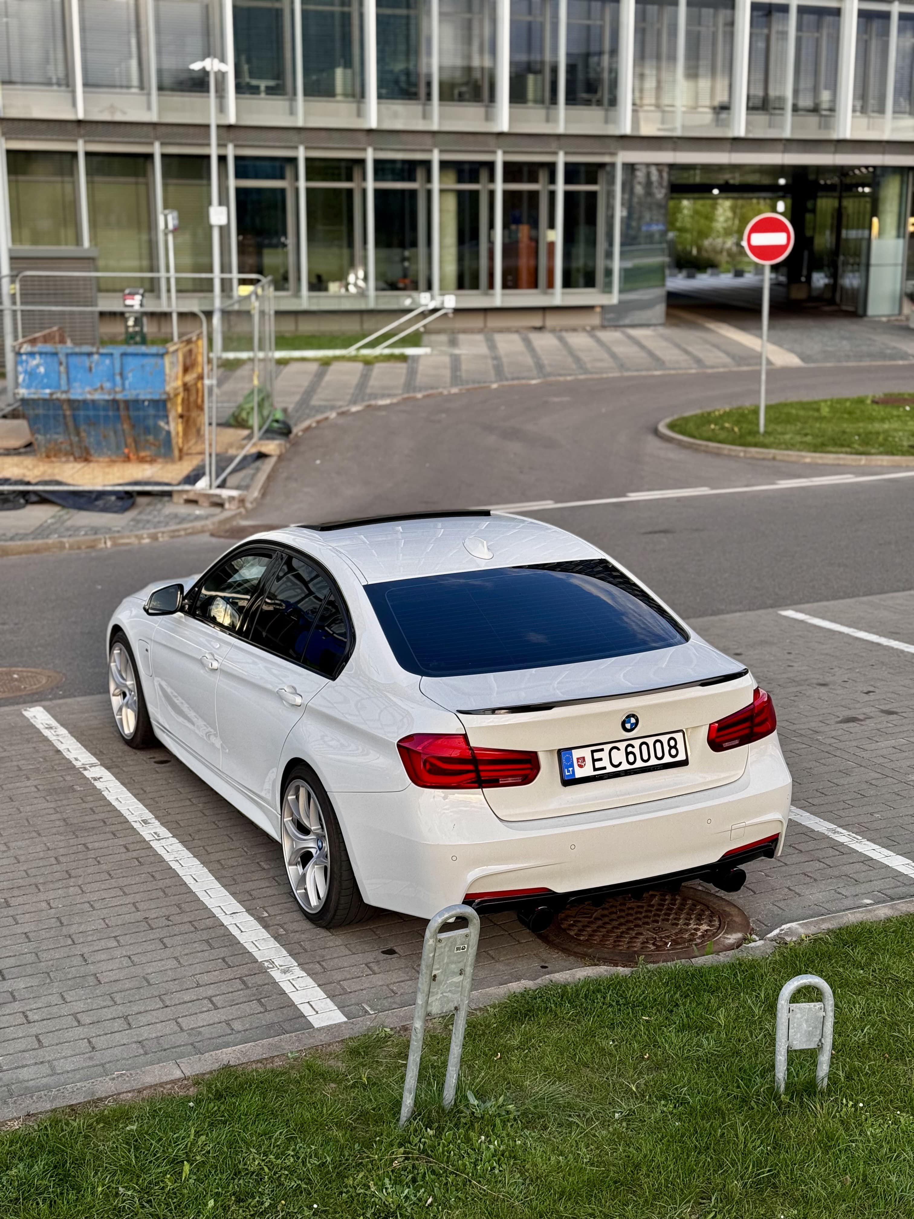 BMW F30 330e