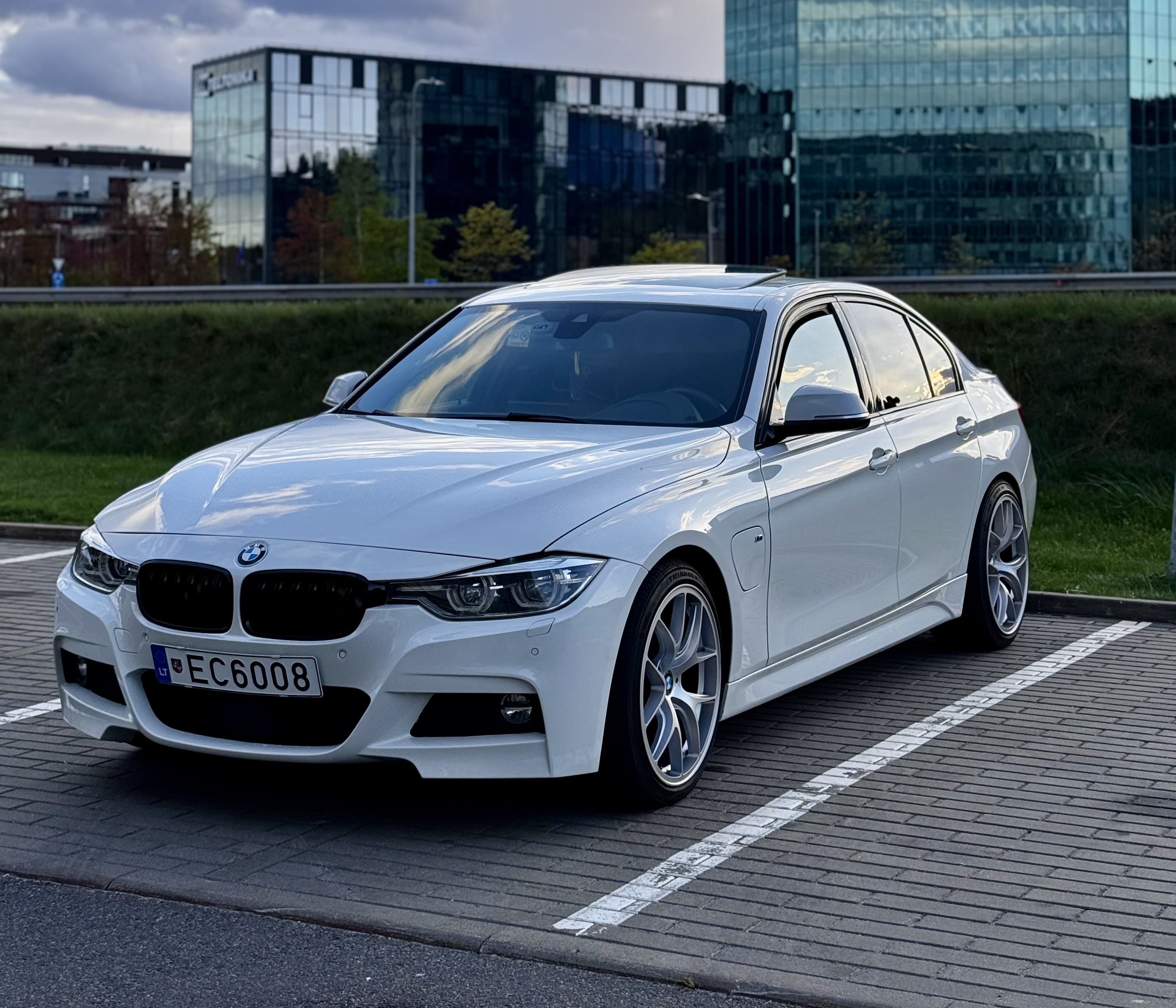 BMW F30 330e