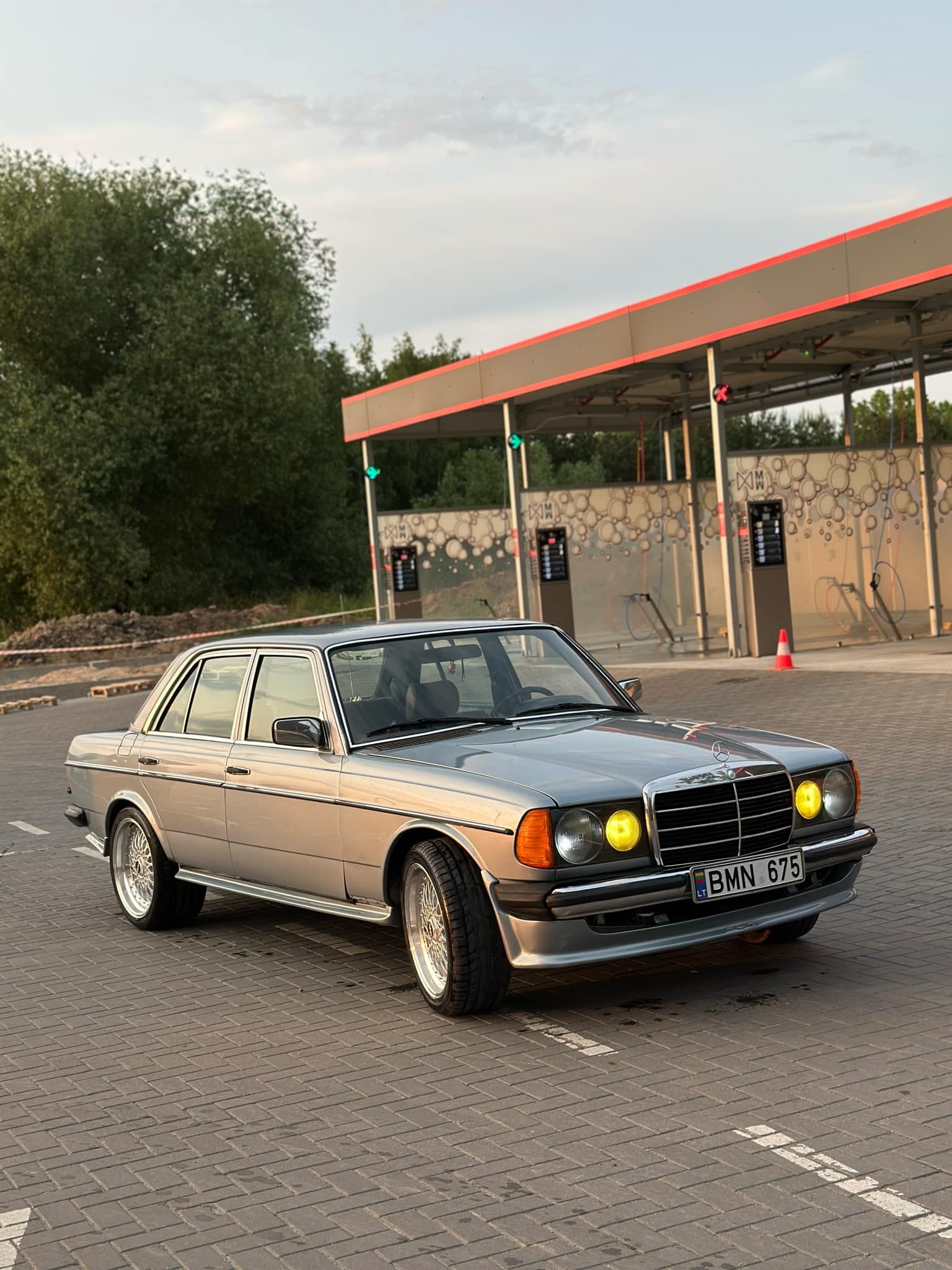 Mercedes-Benz w123