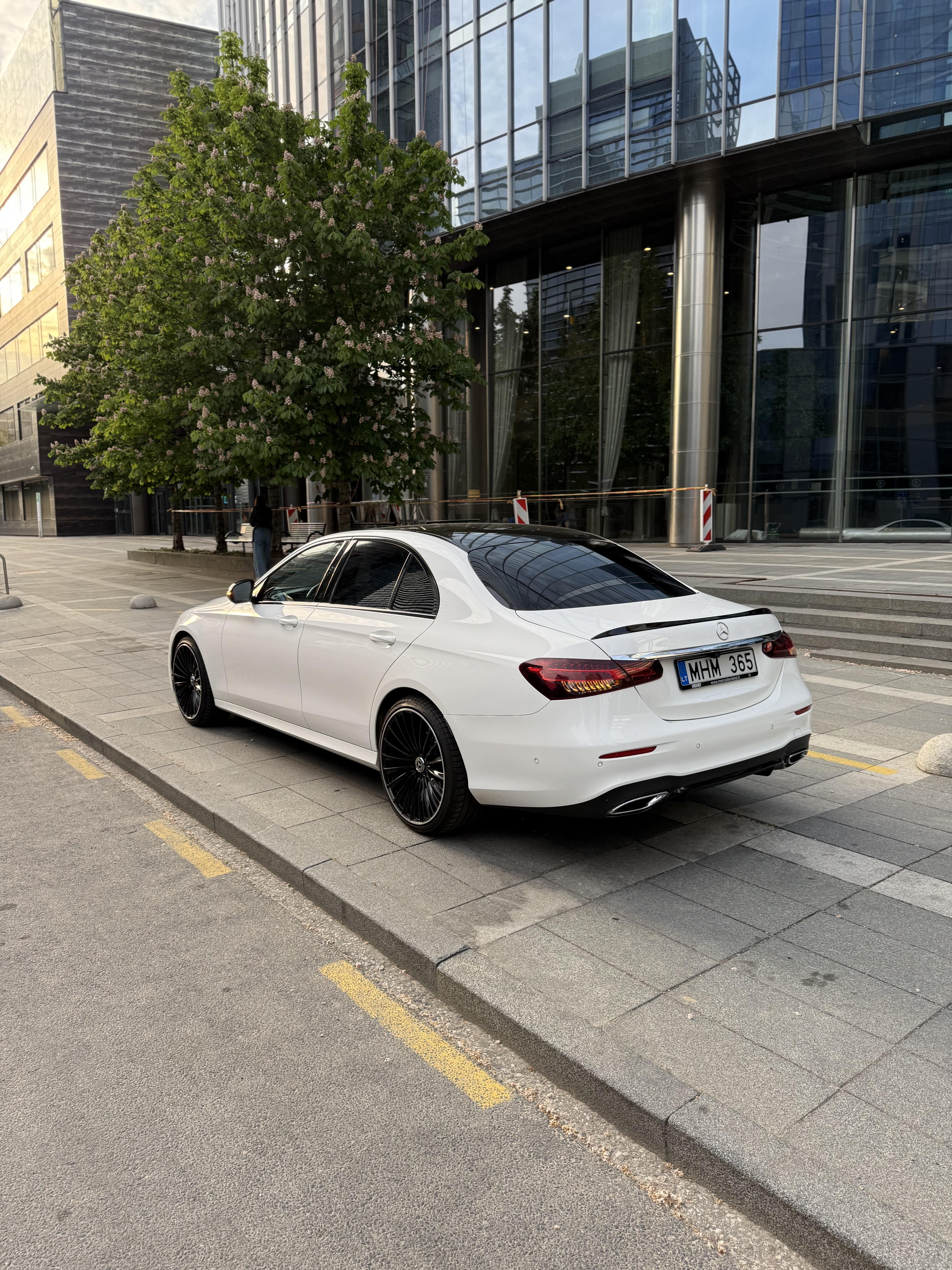 Mercedes-Benz E200