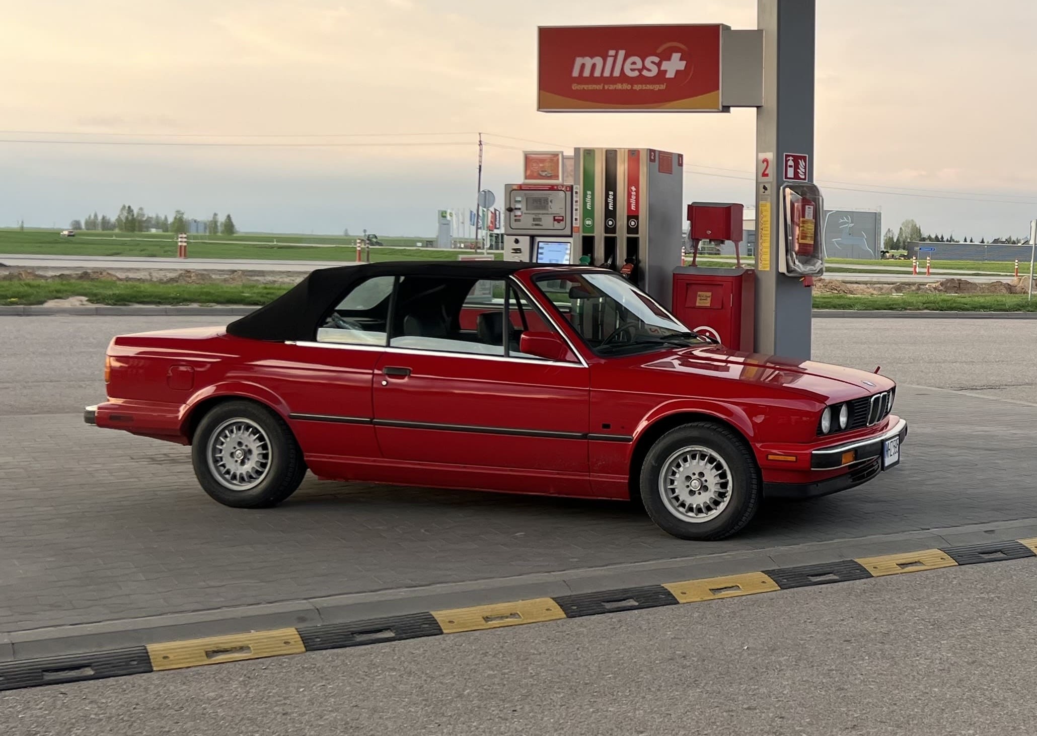 BMW E30 325i