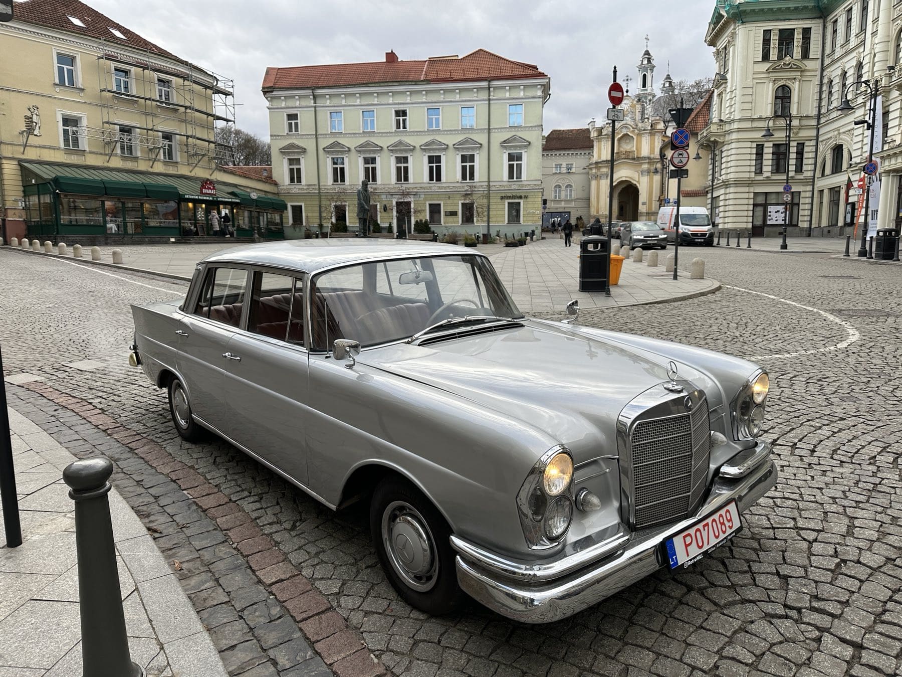 Mercedes-Benz 220S (w111)