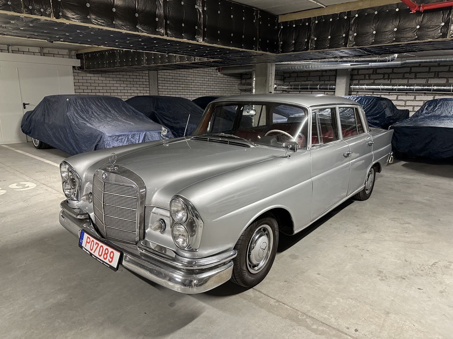 Mercedes-Benz 220S (w111)