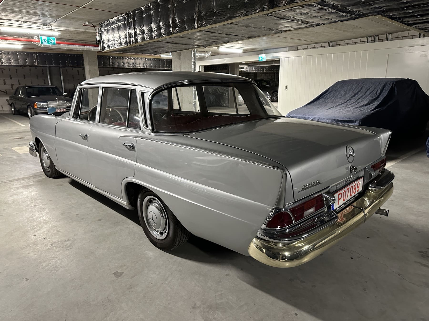 Mercedes-Benz 220S (w111)