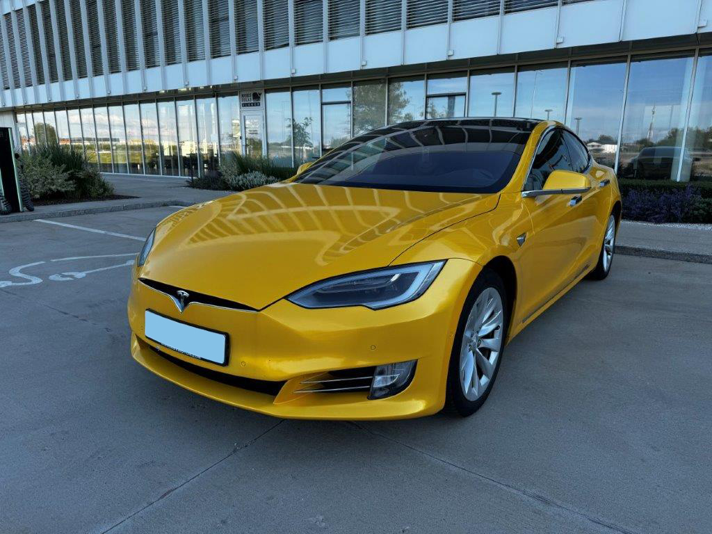 Tesla Model S P90D