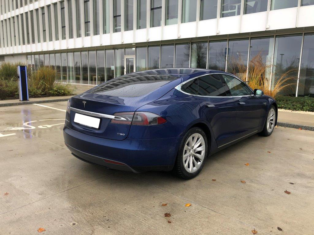 Tesla Model S 90D