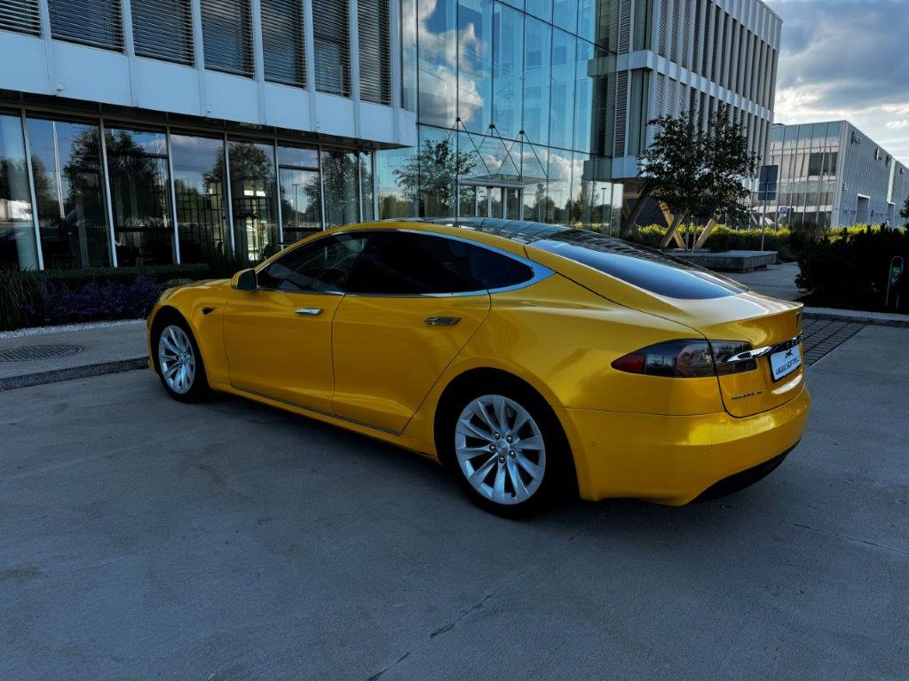 Tesla Model S P90D