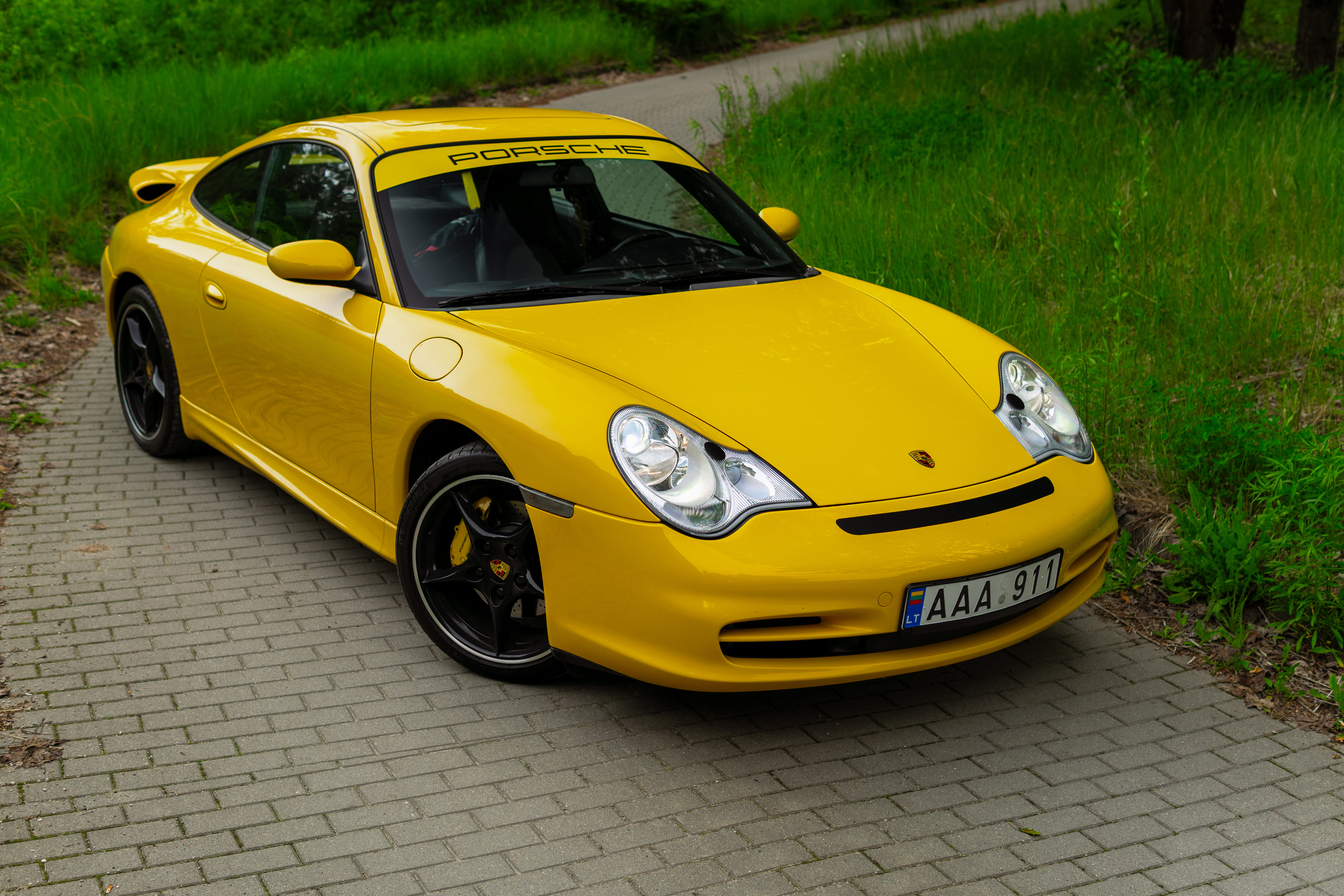 Porsche 911 Carrera