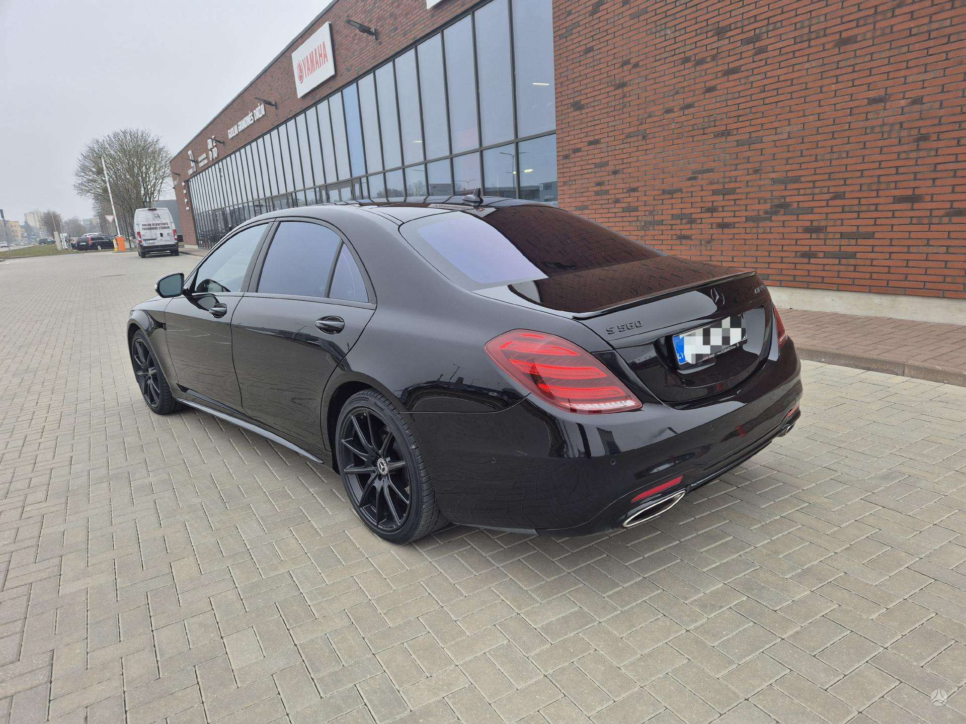 Mercedes-Benz S560 AMG