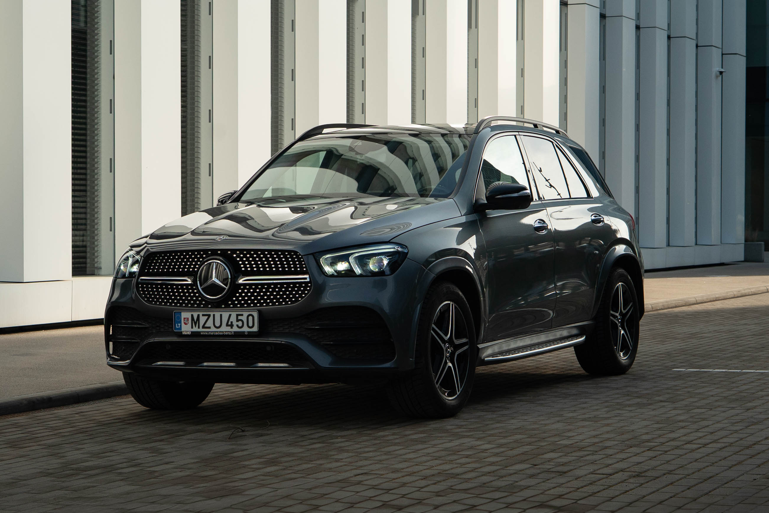Mercedes-Benz GLE450 (AMG Package)