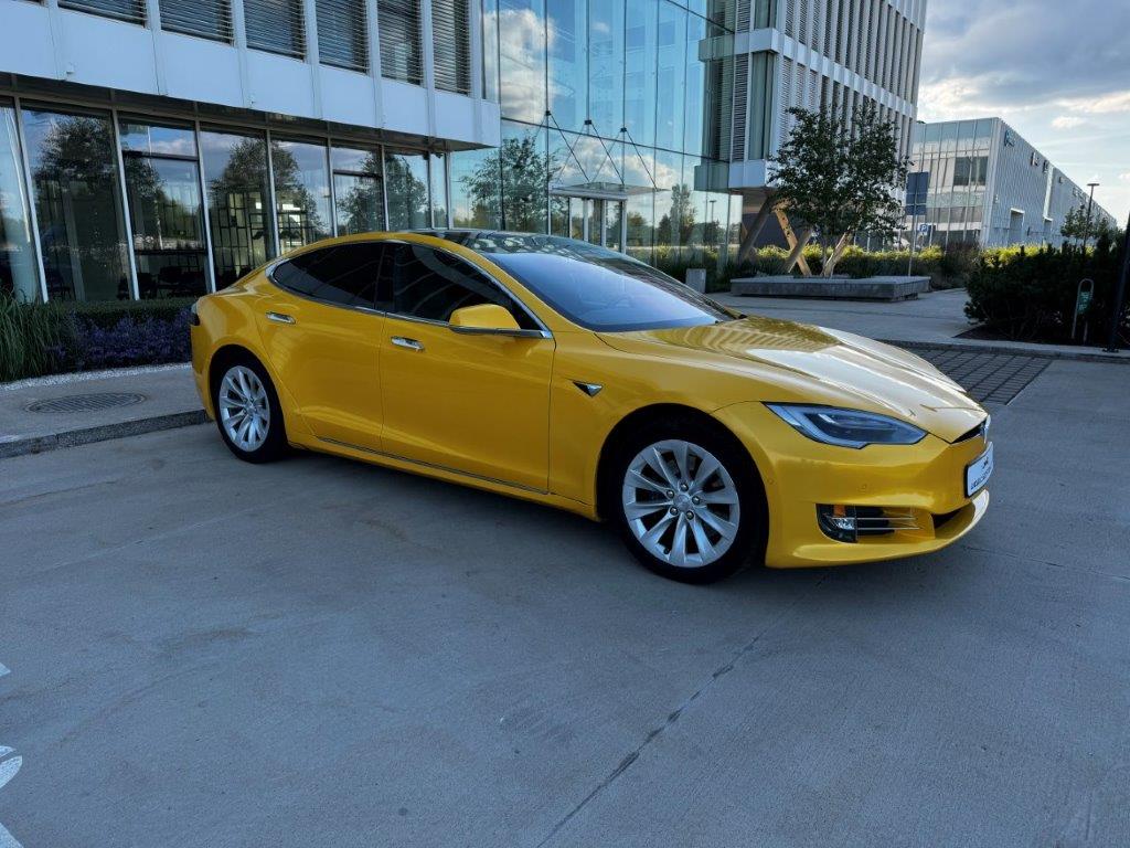 Tesla Model S P90D