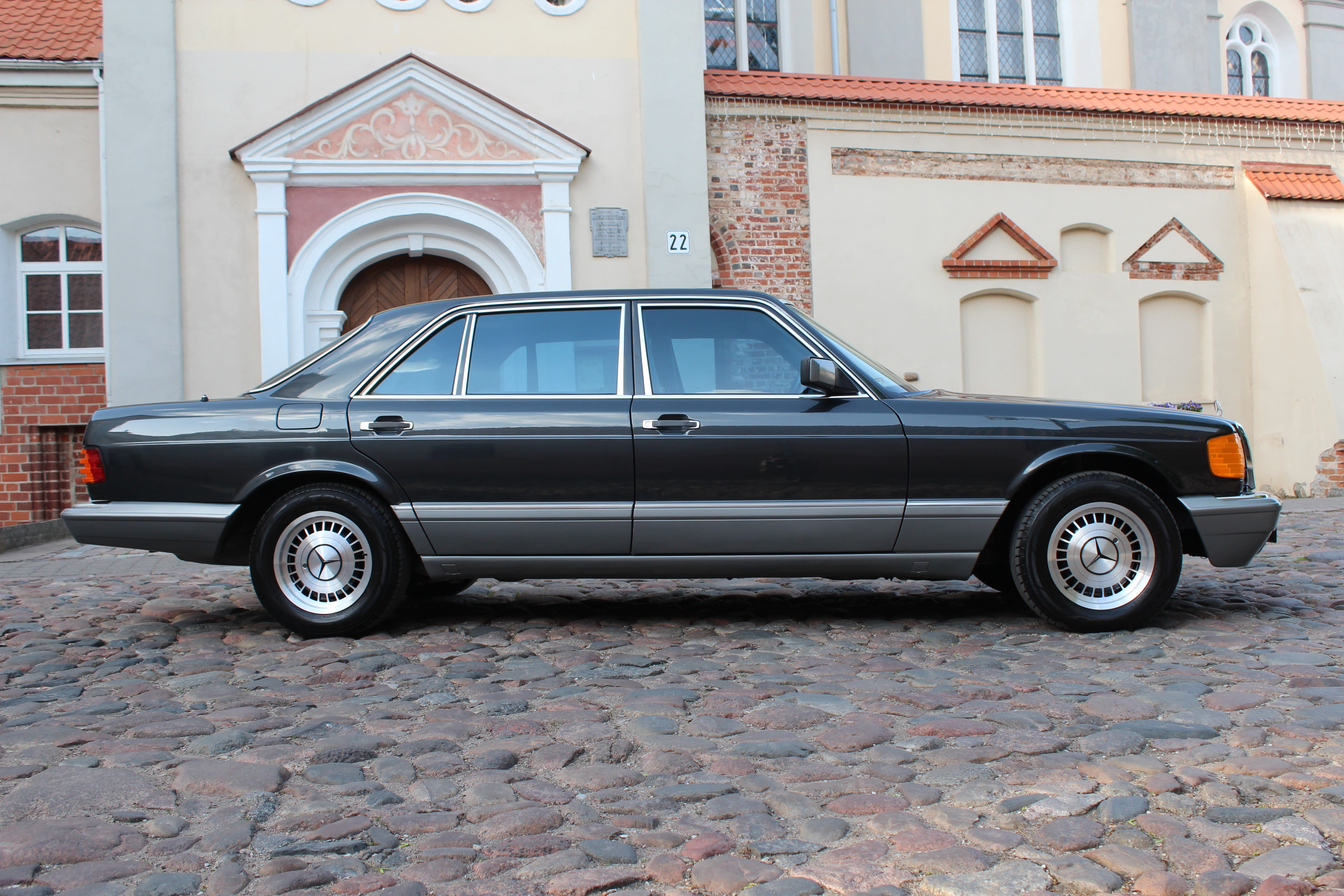 Mercedes-Benz SEL560 (w126)