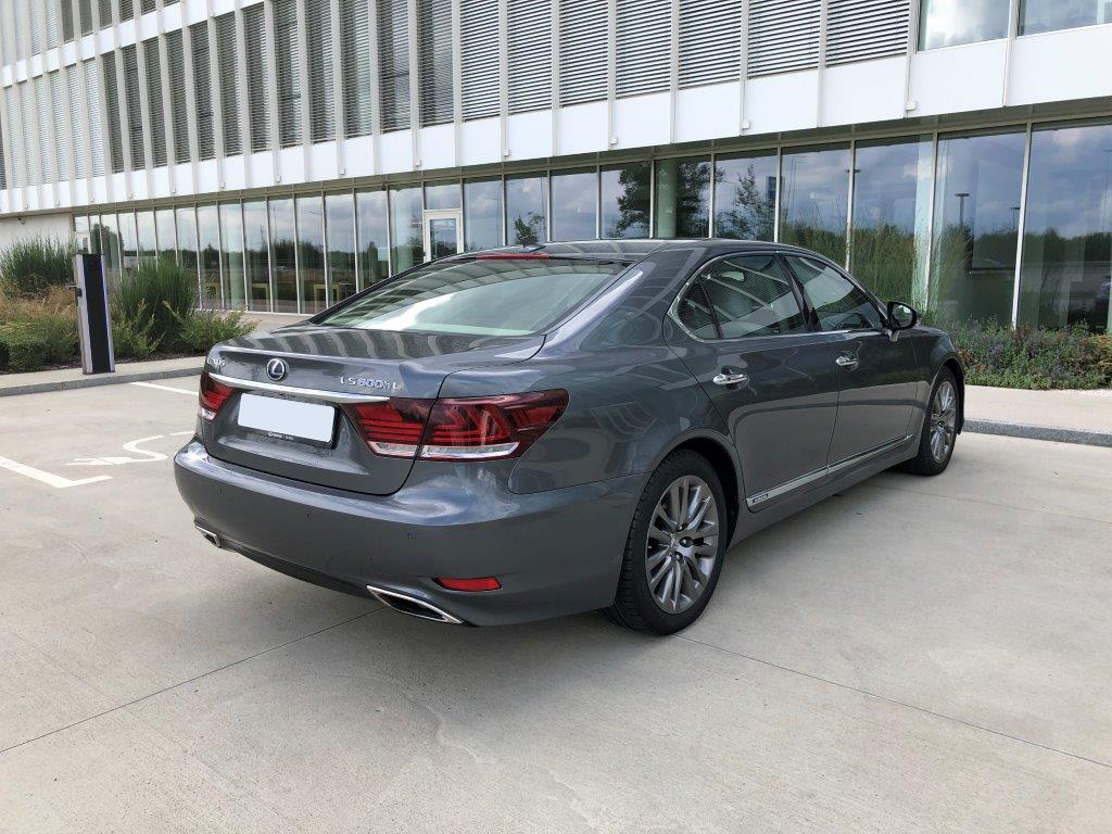 Lexus LS600hL