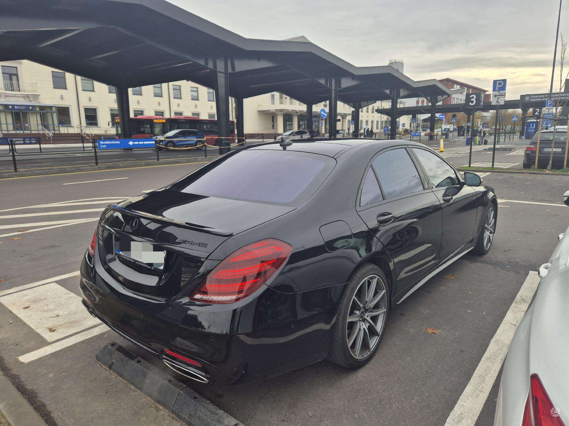 Mercedes-Benz S560 AMG