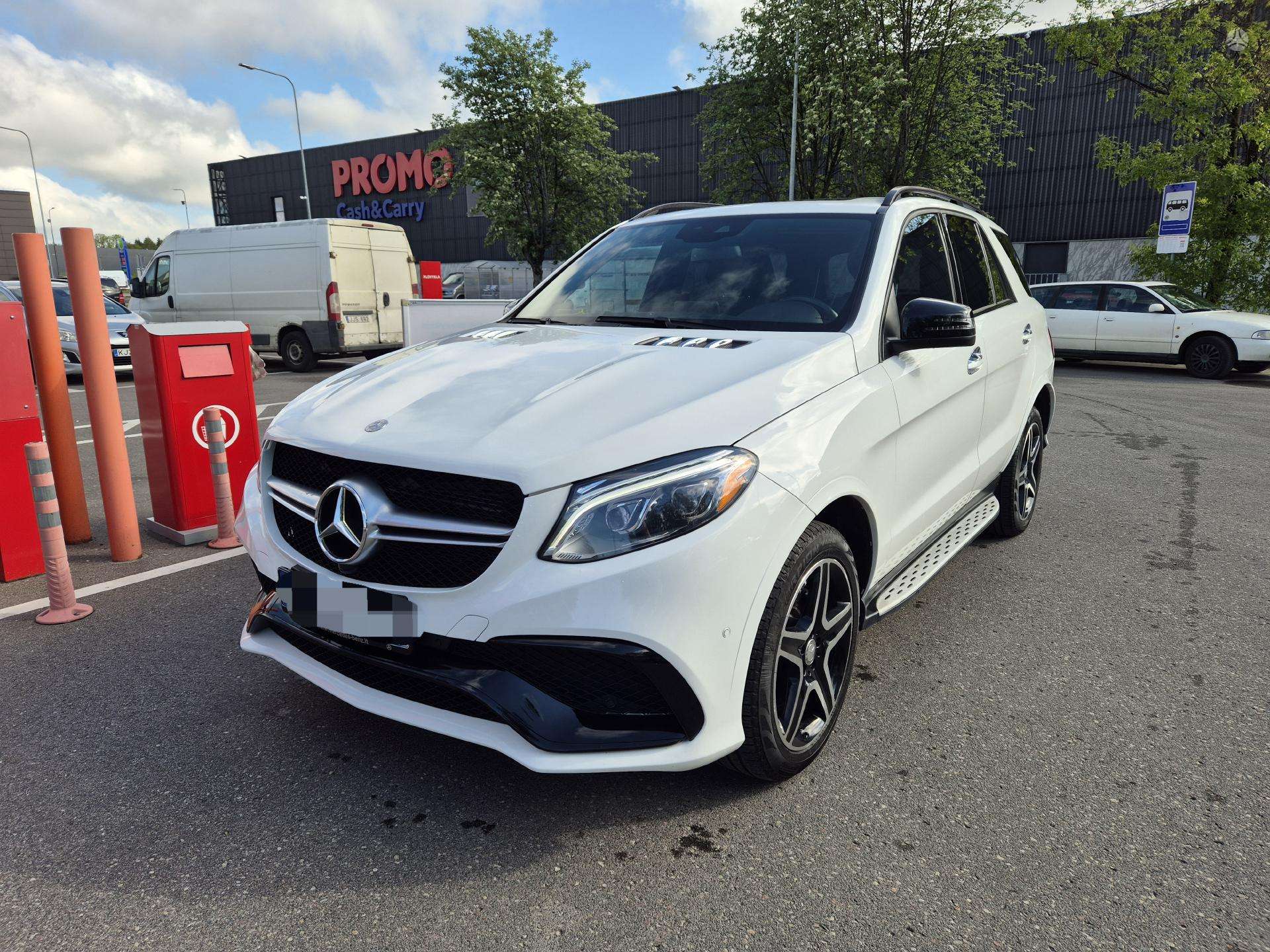 Mercedes-Benz GLE350 (AMG Package)