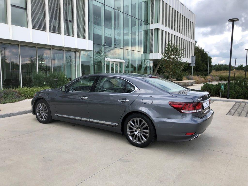 Lexus LS600hL