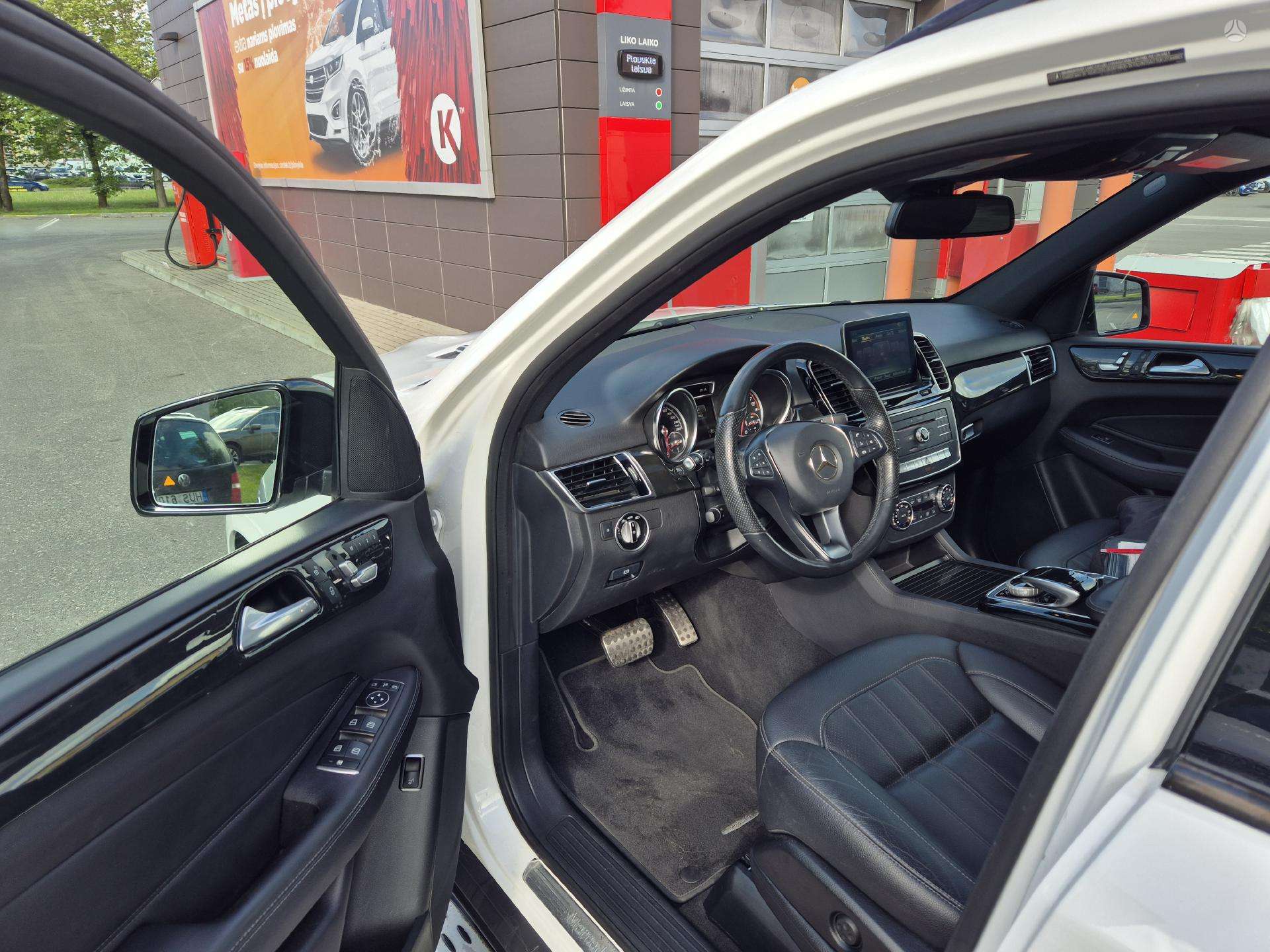 Mercedes-Benz GLE350 (AMG Package)