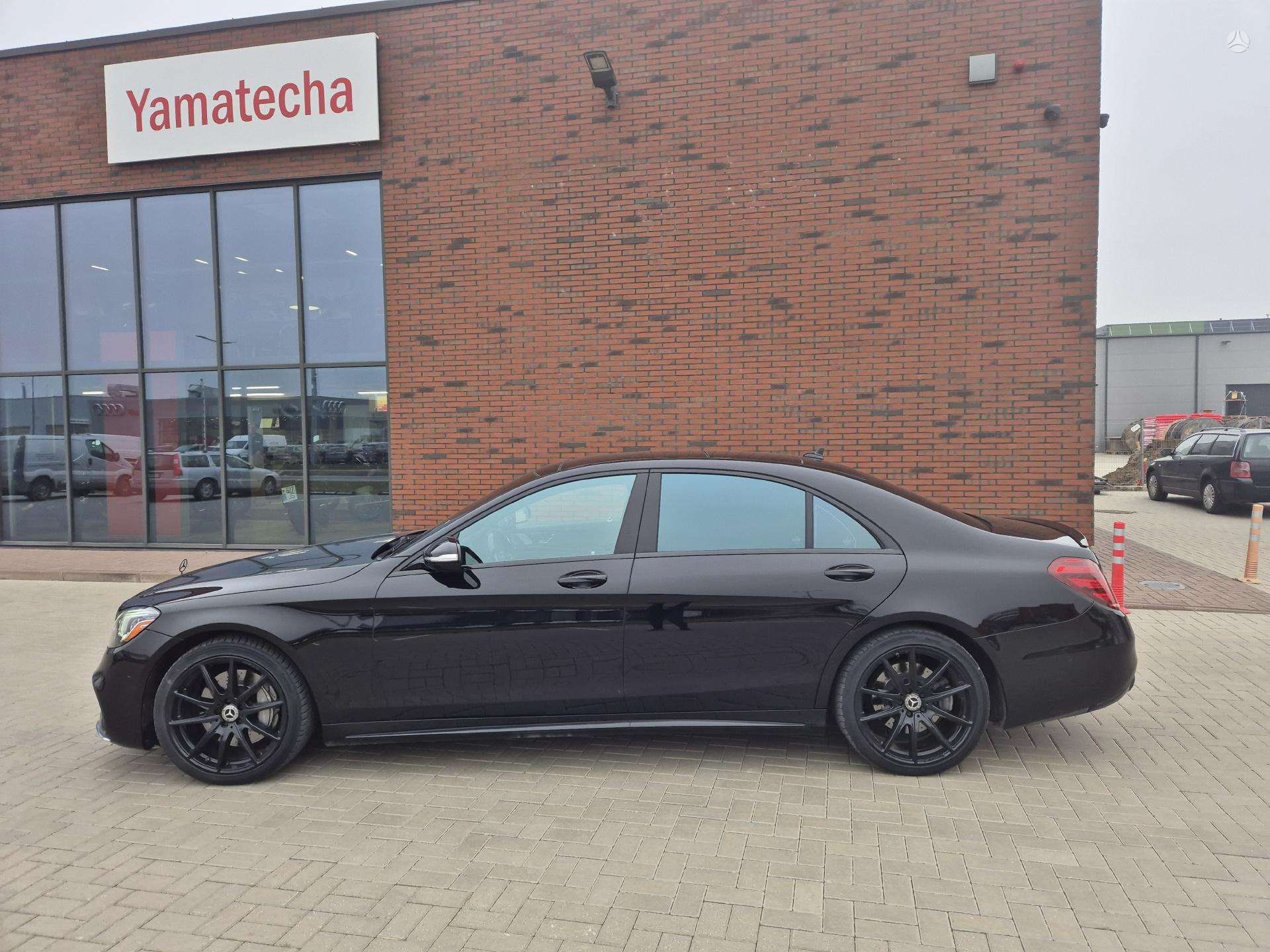 Mercedes-Benz S560 AMG