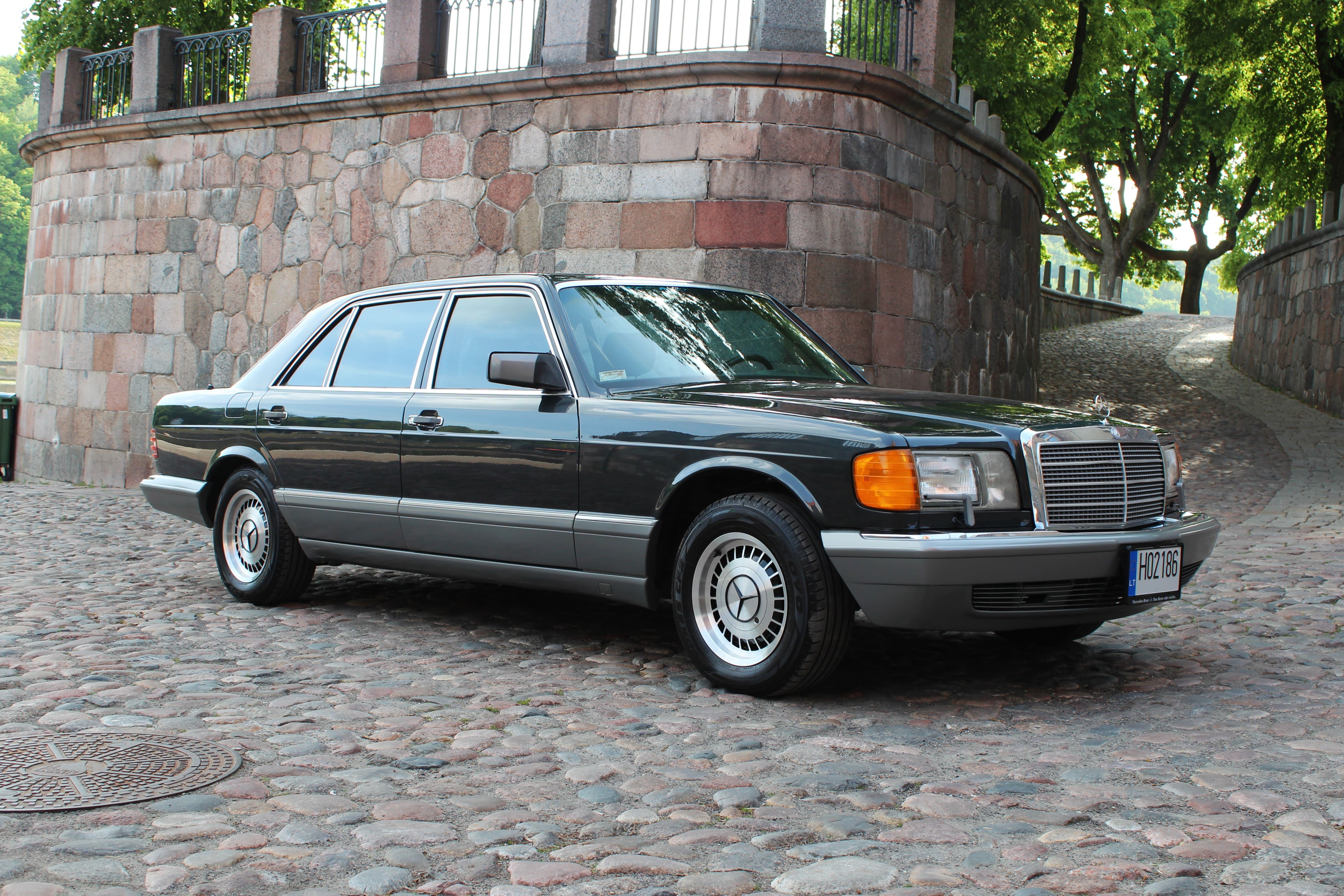 Mercedes-Benz SEL560 (w126)
