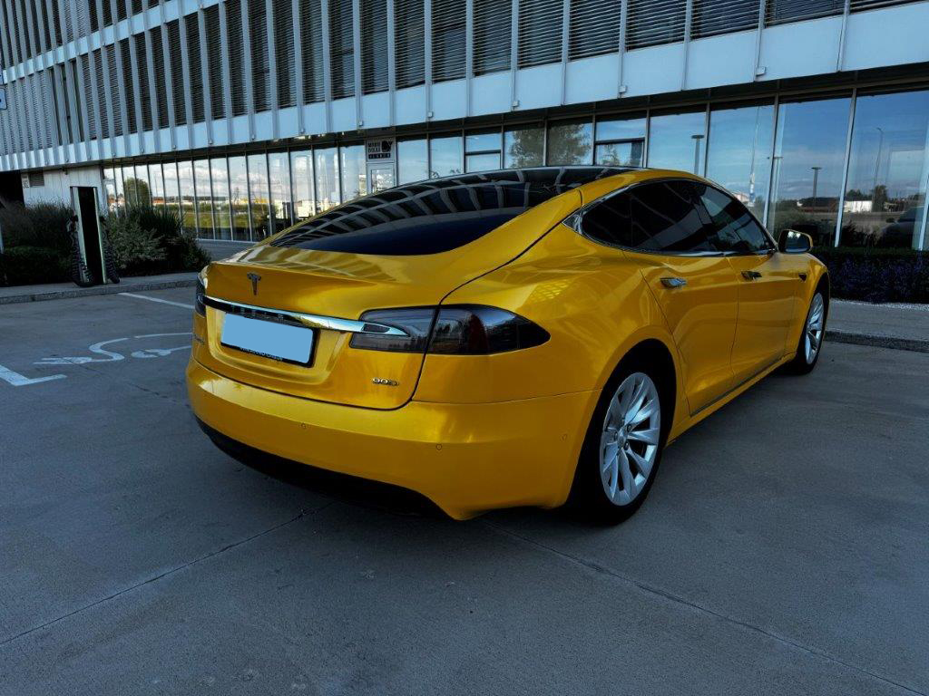 Tesla Model S P90D