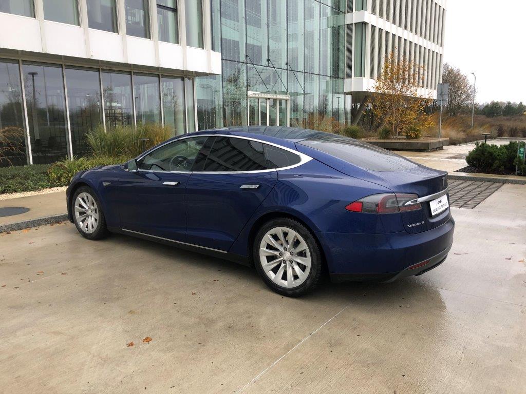 Tesla Model S 90D