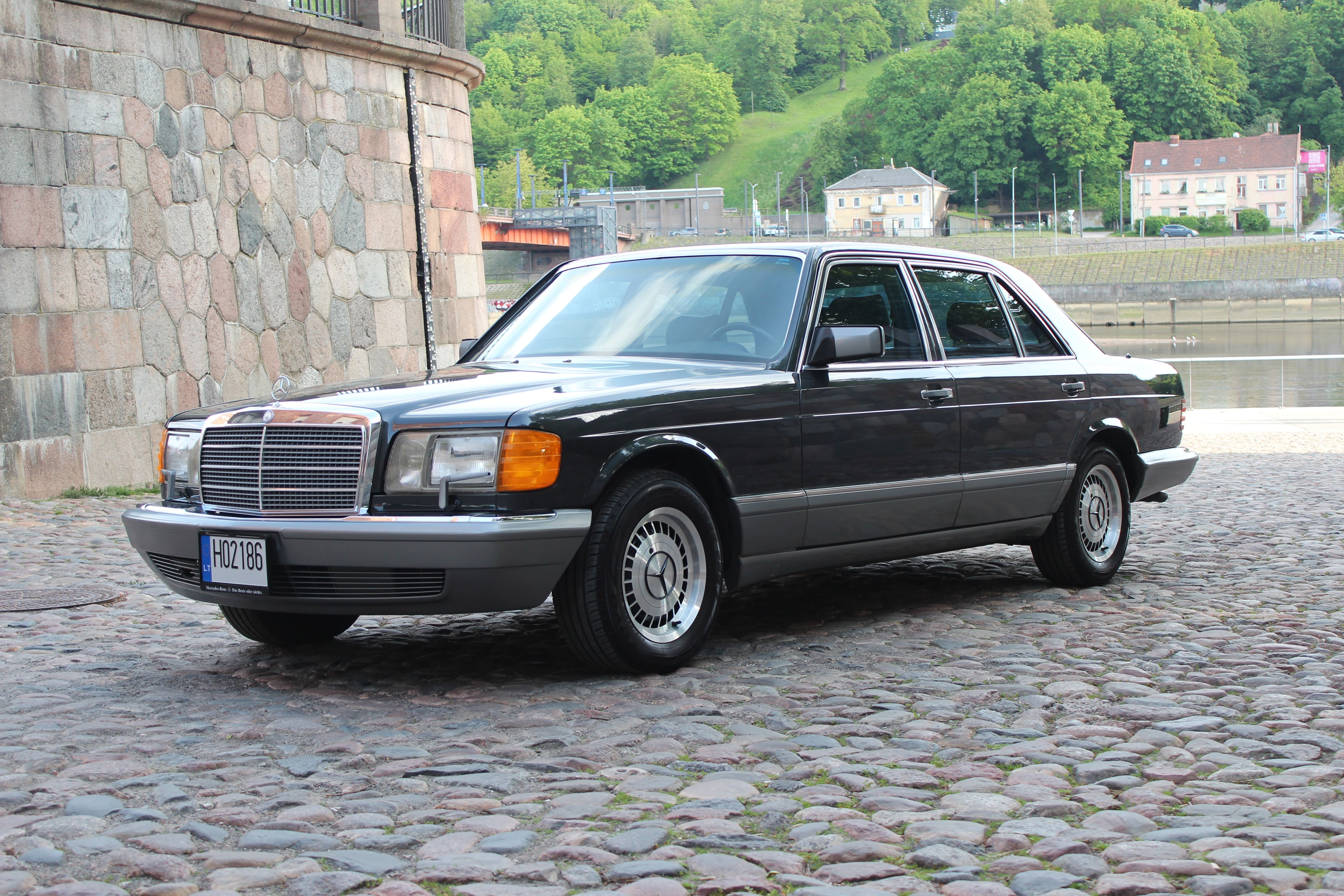 Mercedes-Benz SEL560 (w126)