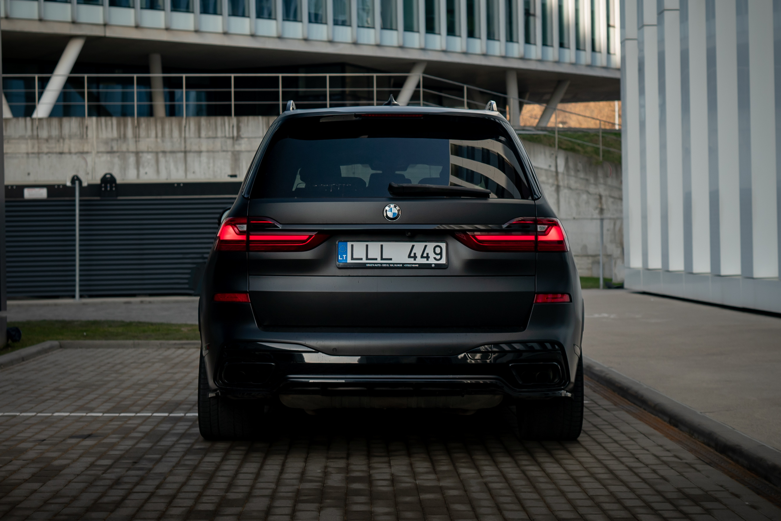 BMW X7 M50i