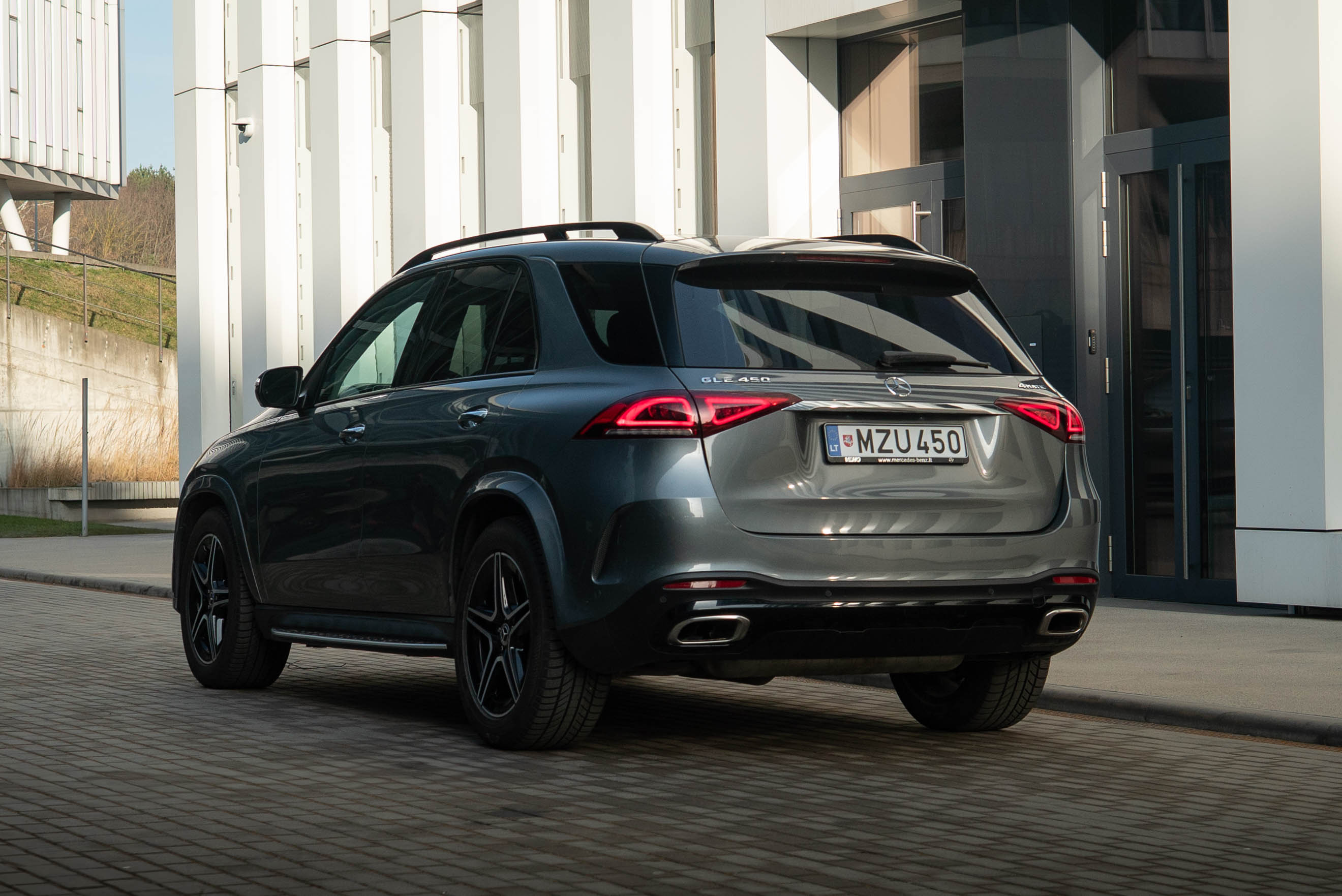 Mercedes-Benz GLE450 (AMG Package)