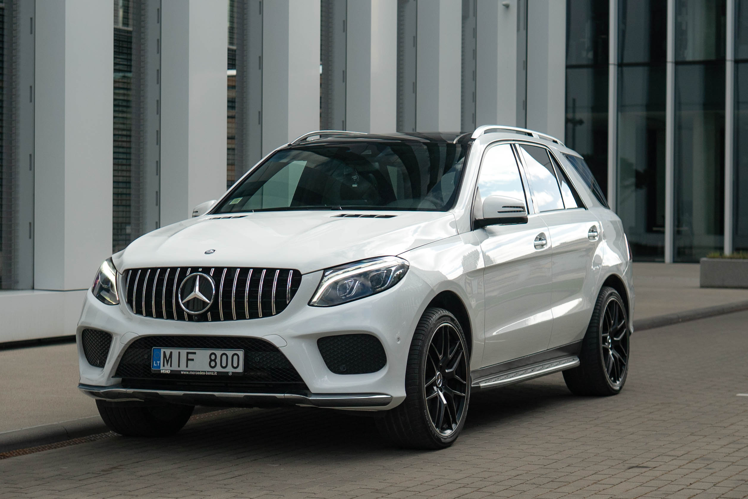 Mercedes-Benz GLE350 (AMG Package)