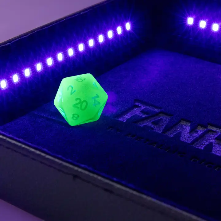 Shadow Light su UV kauliuku padėklu