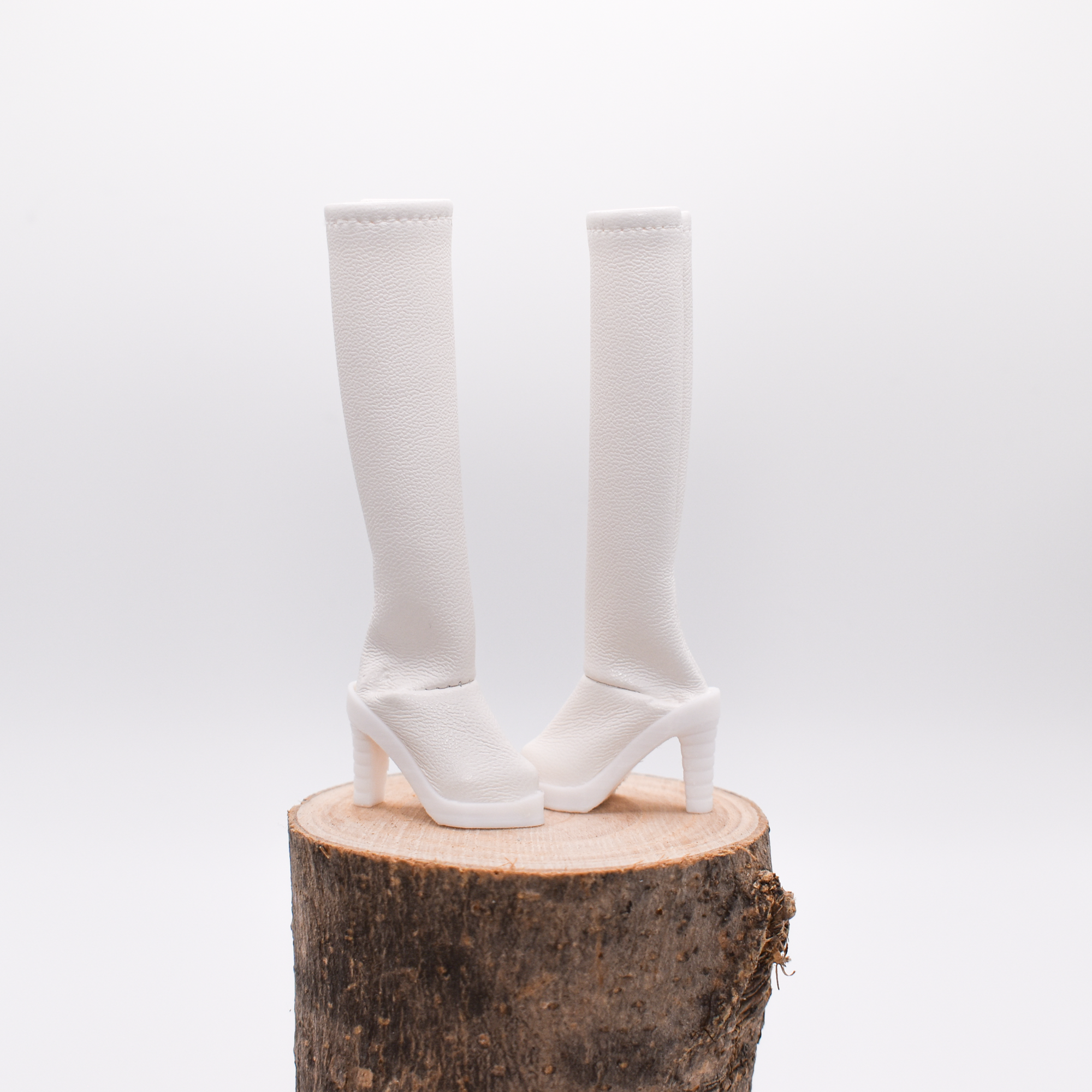 Bottes blanches à talons hauts - Colombe