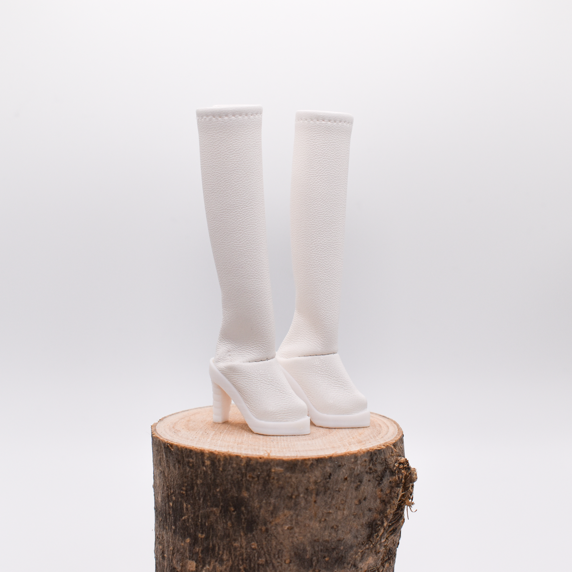 Bottes blanches à talons hauts - Colombe