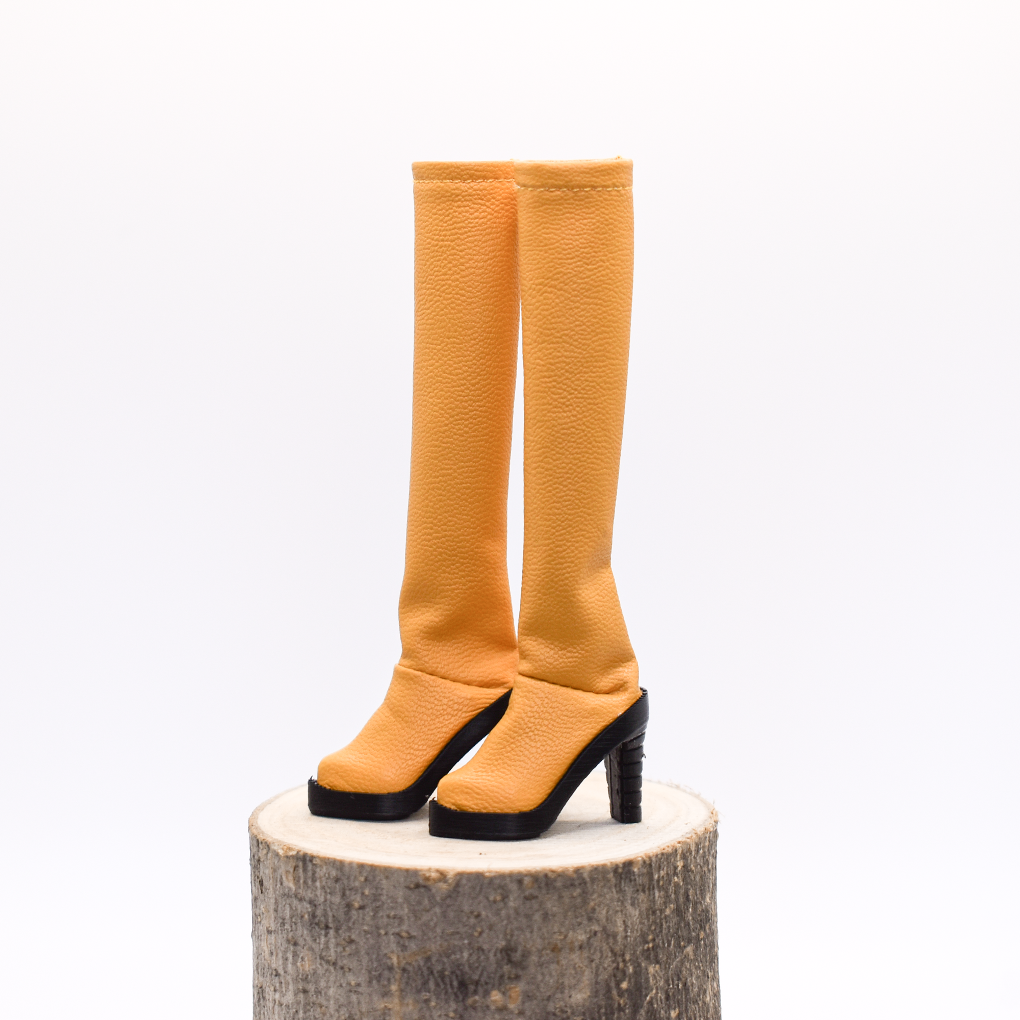 Bottes jaunes à talons hauts - Bourdon