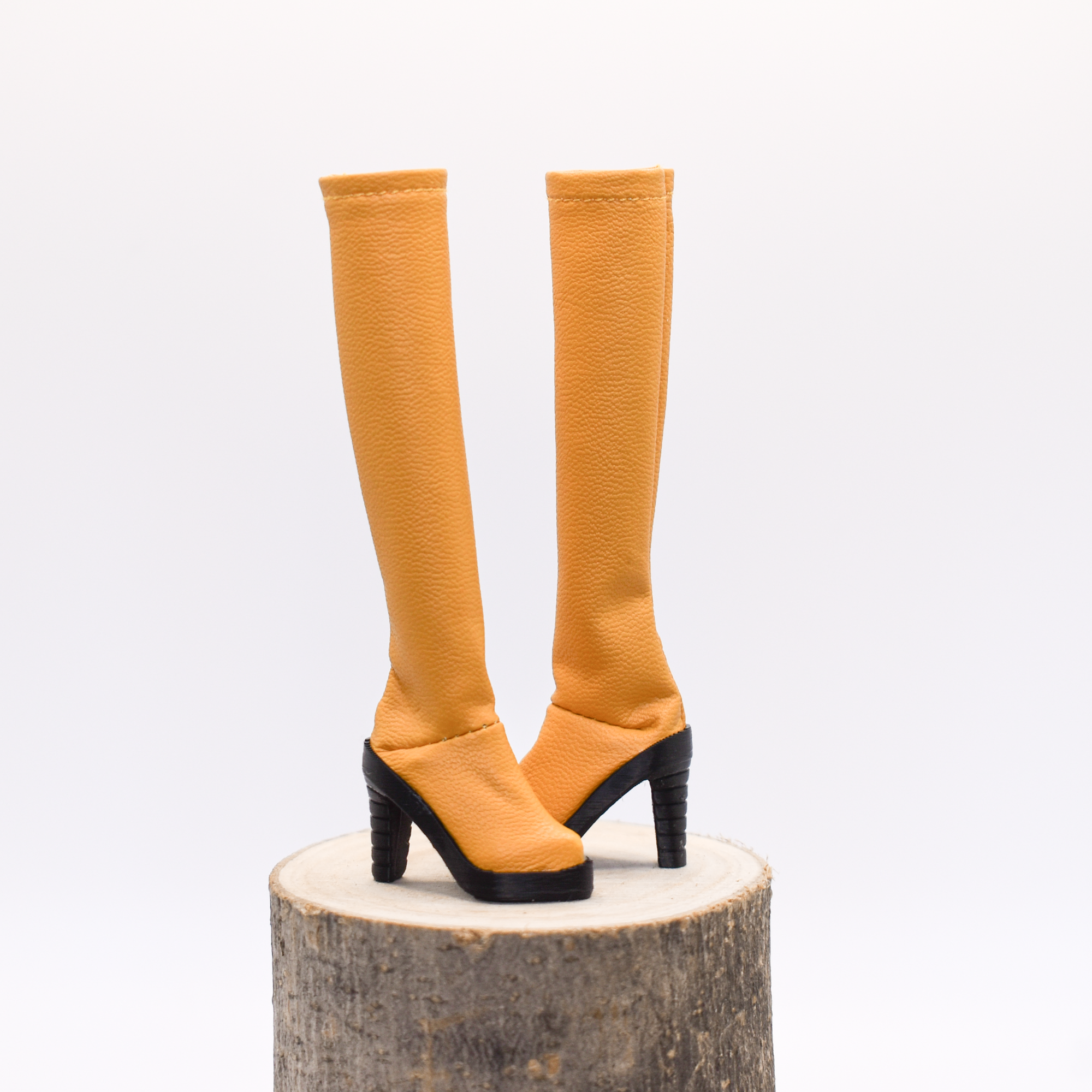 Bottes jaunes à talons hauts - Bourdon