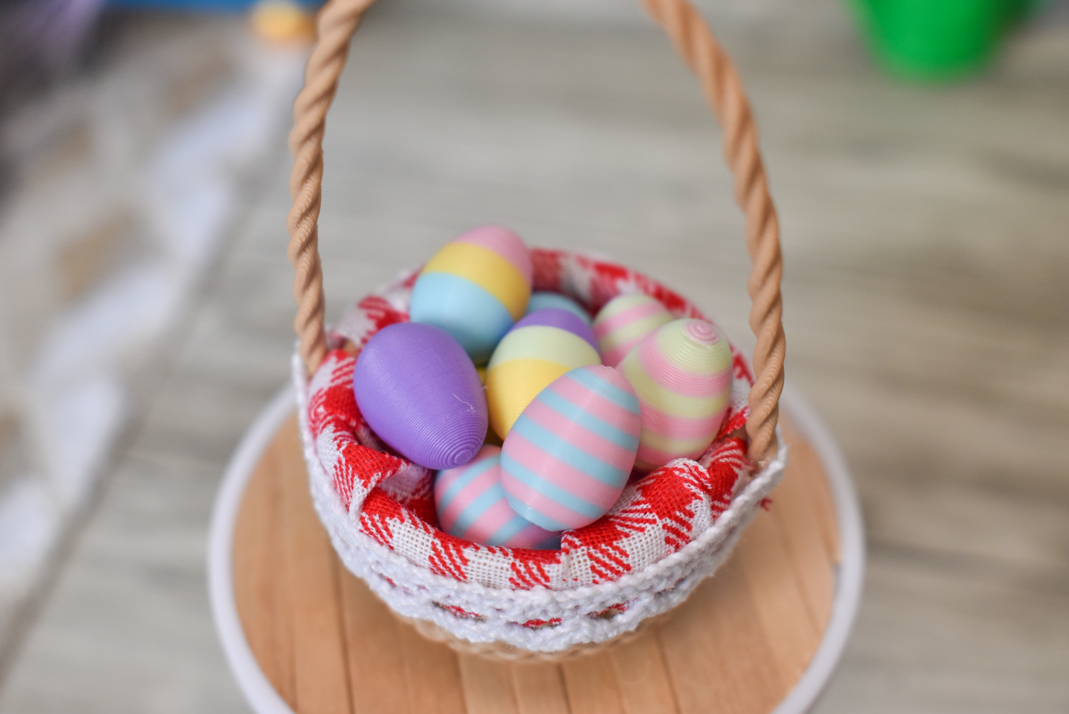 Panier d'oeufs de Pâques