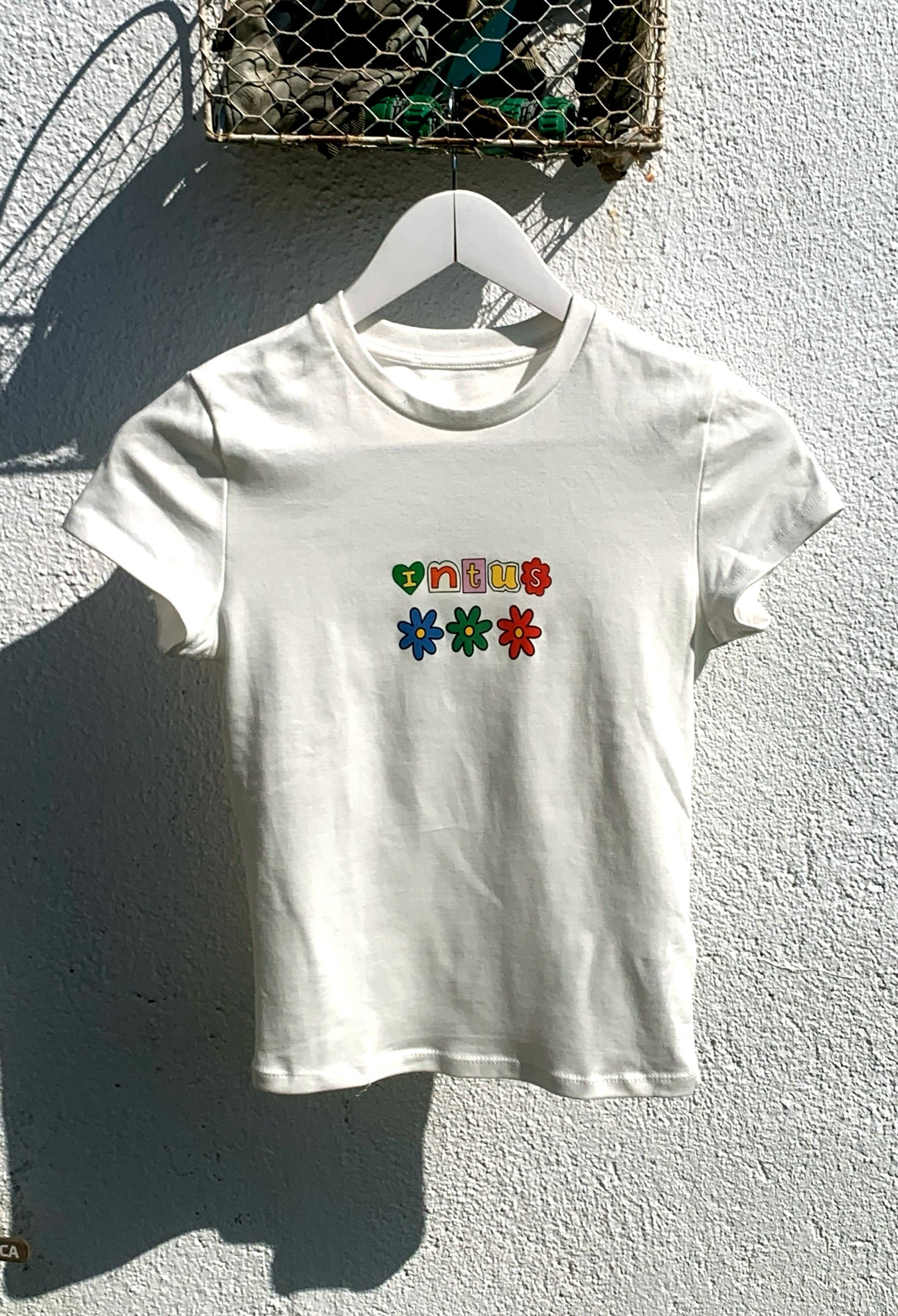 top flores blanco