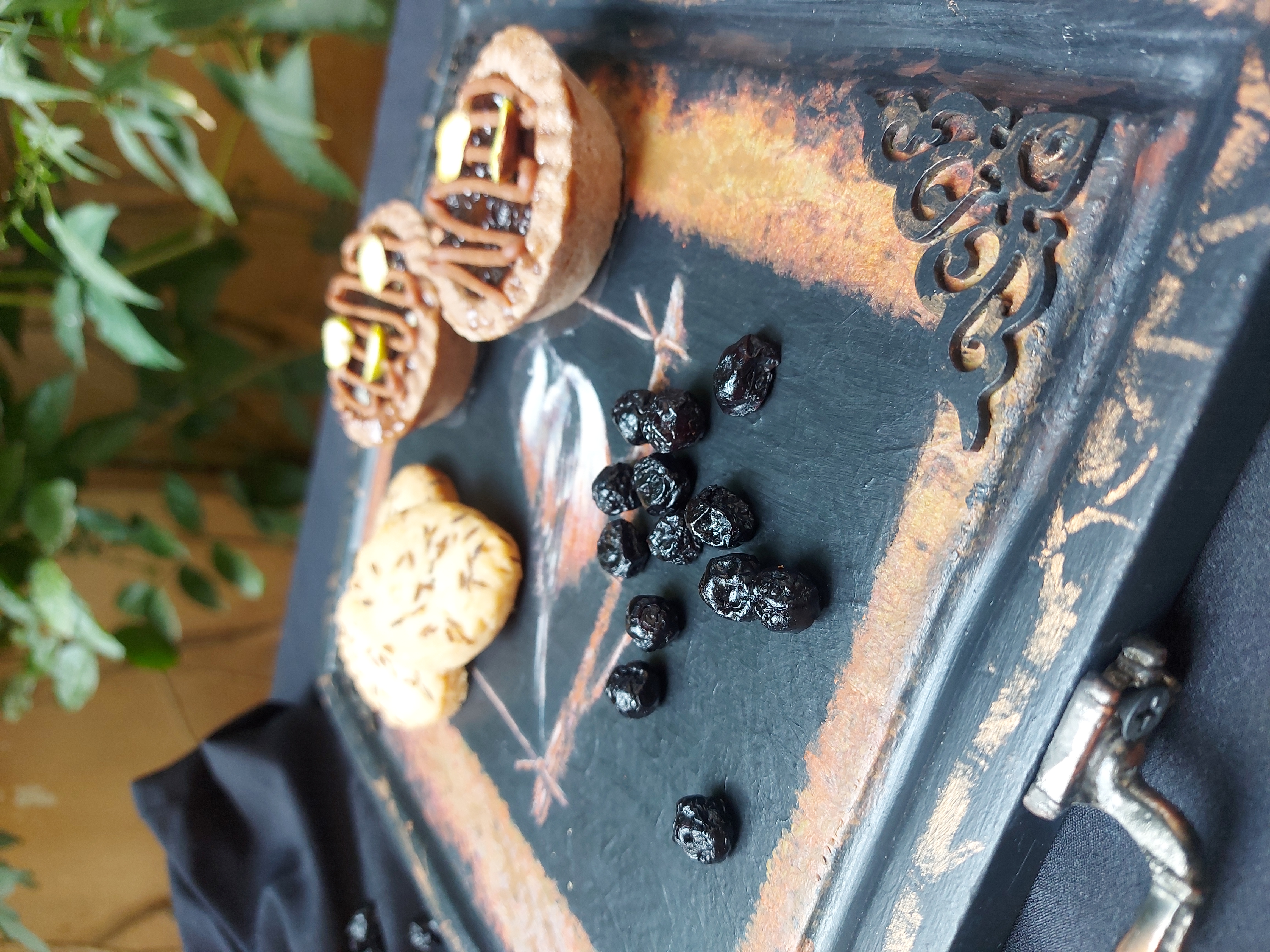 Midnight Perch Platter