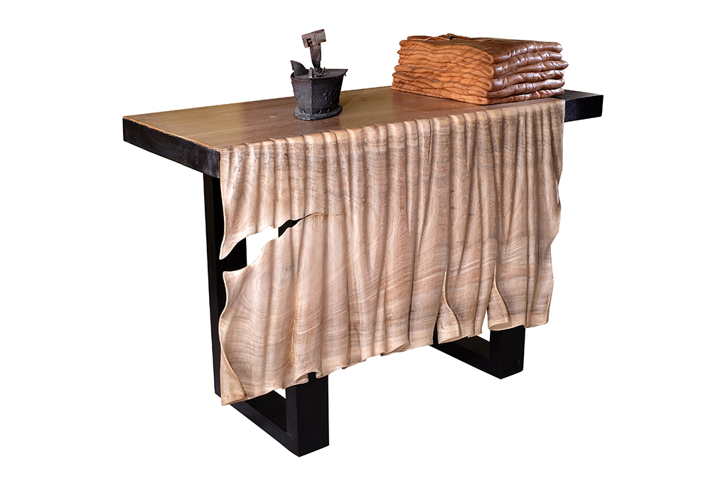 Meja Kayu-Ornamen Bentang Selendang