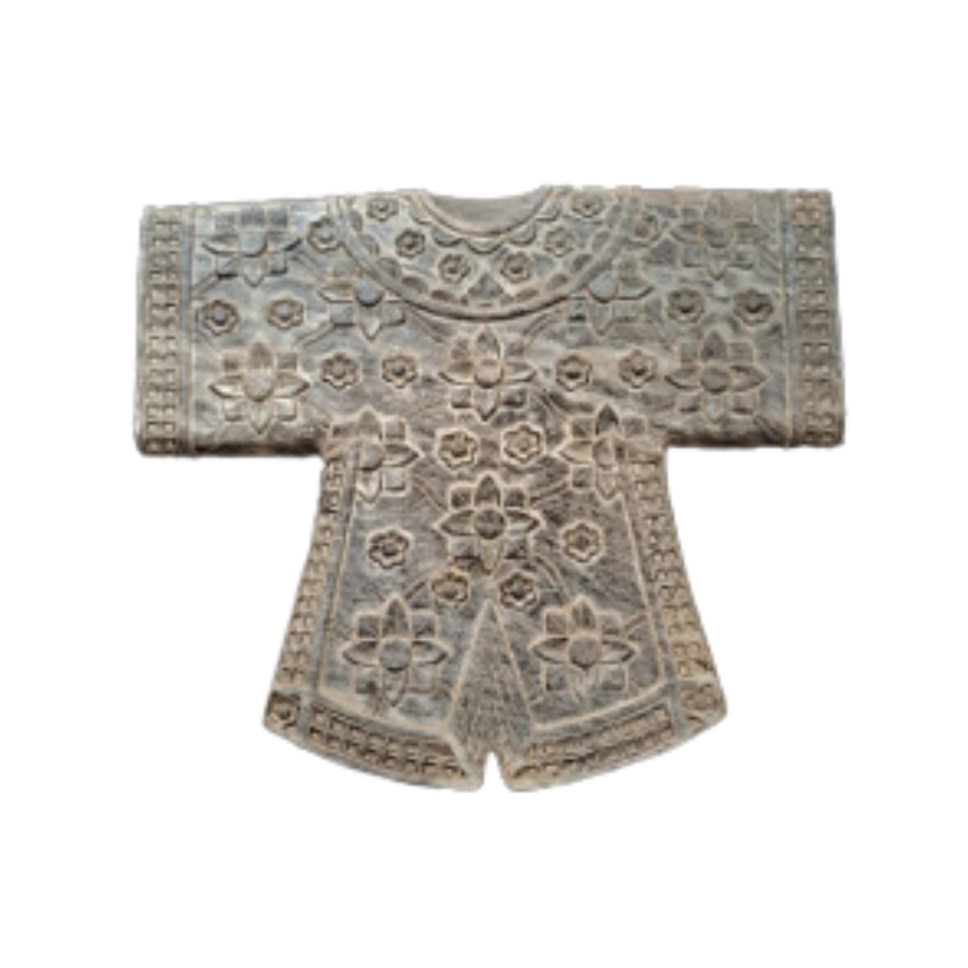 Ukiran Baju Kayu Coklat