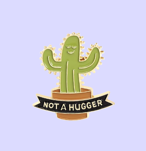 Metalinis pin ženklelis "Not a hugger"