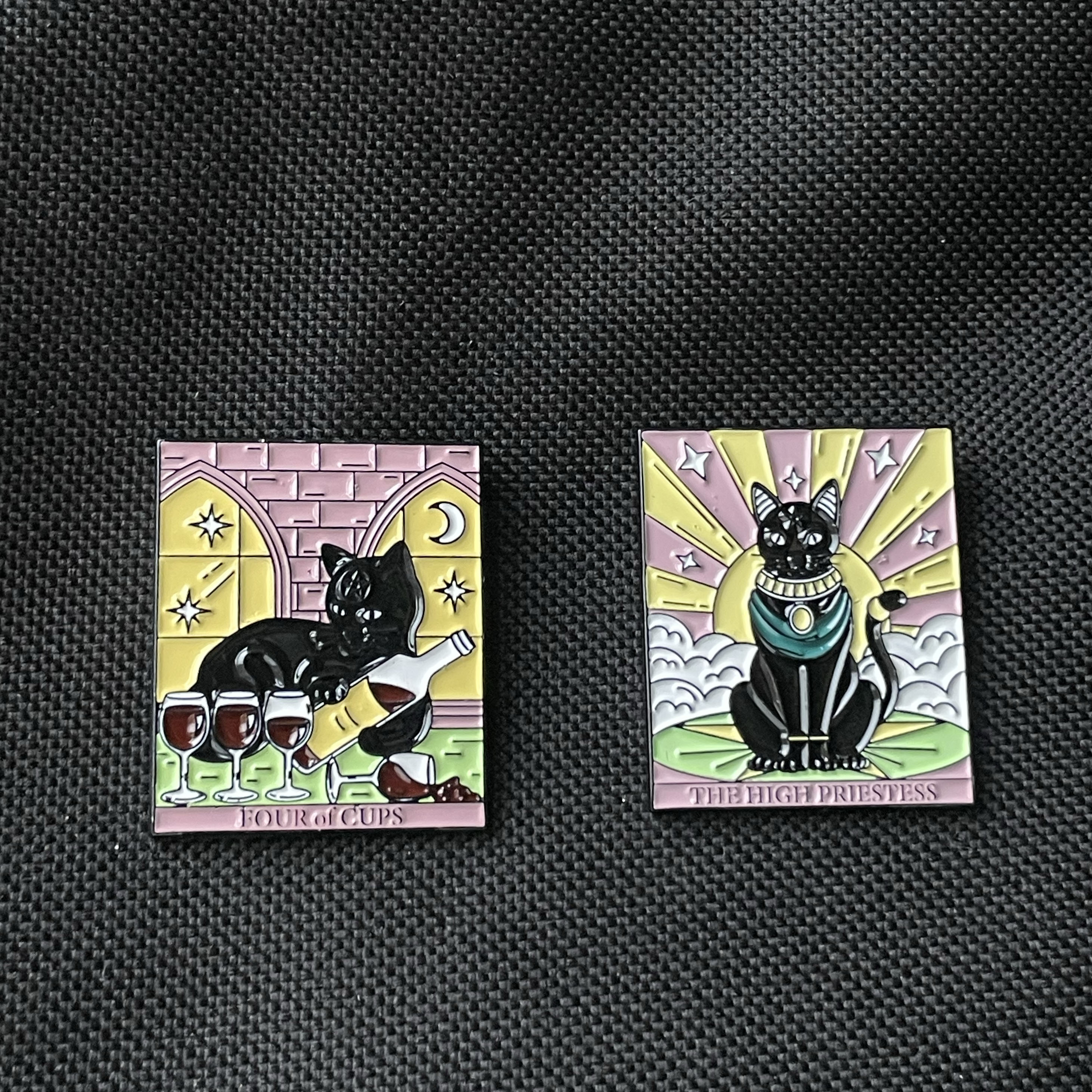Metalinis pin ženklelis "Taro card four of cups"