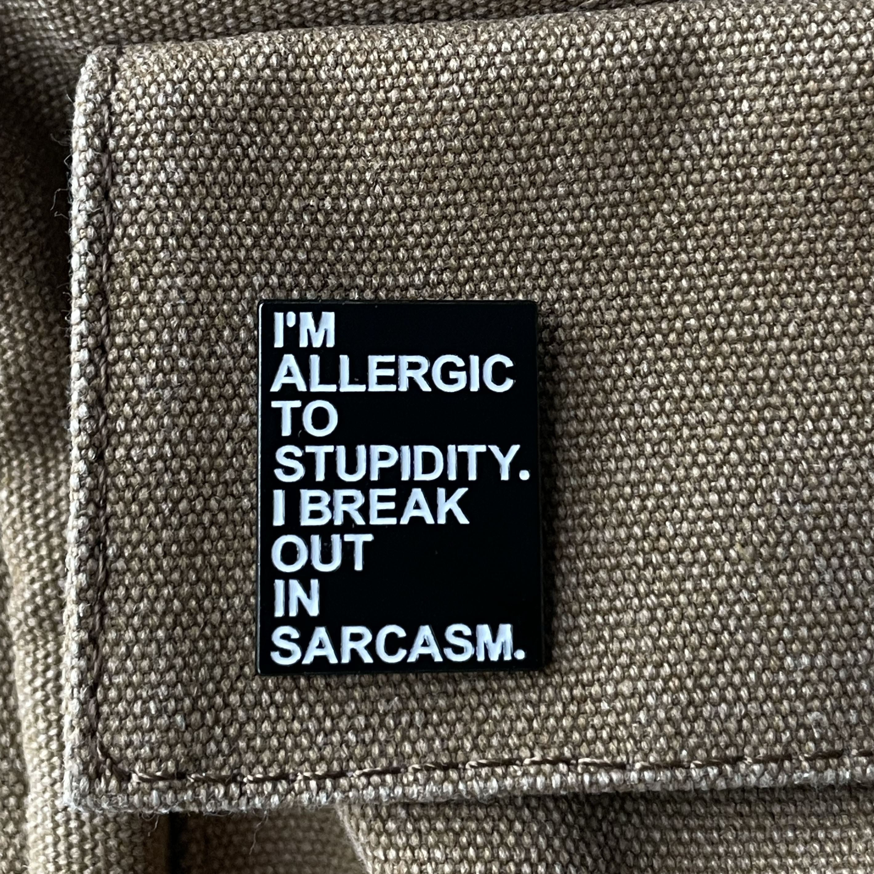 Metalinis pin ženklelis "Allergic to stupidity"