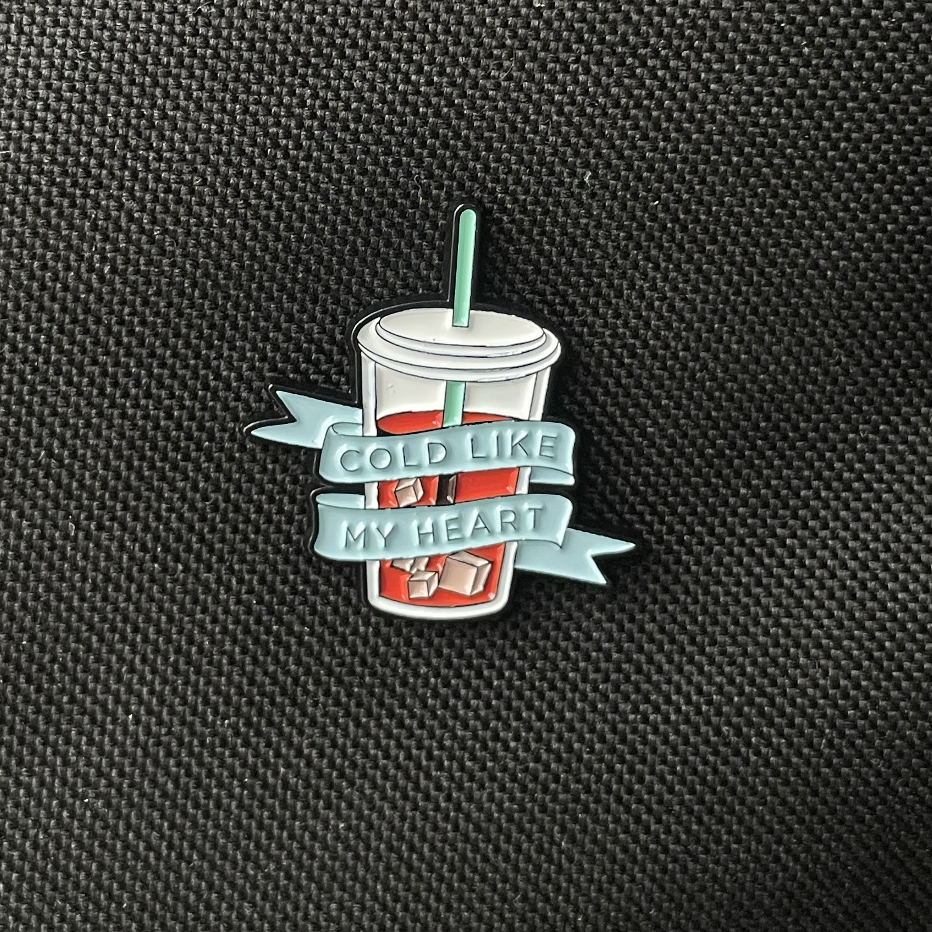 Metalinis pin ženklelis "Cold like my heart"