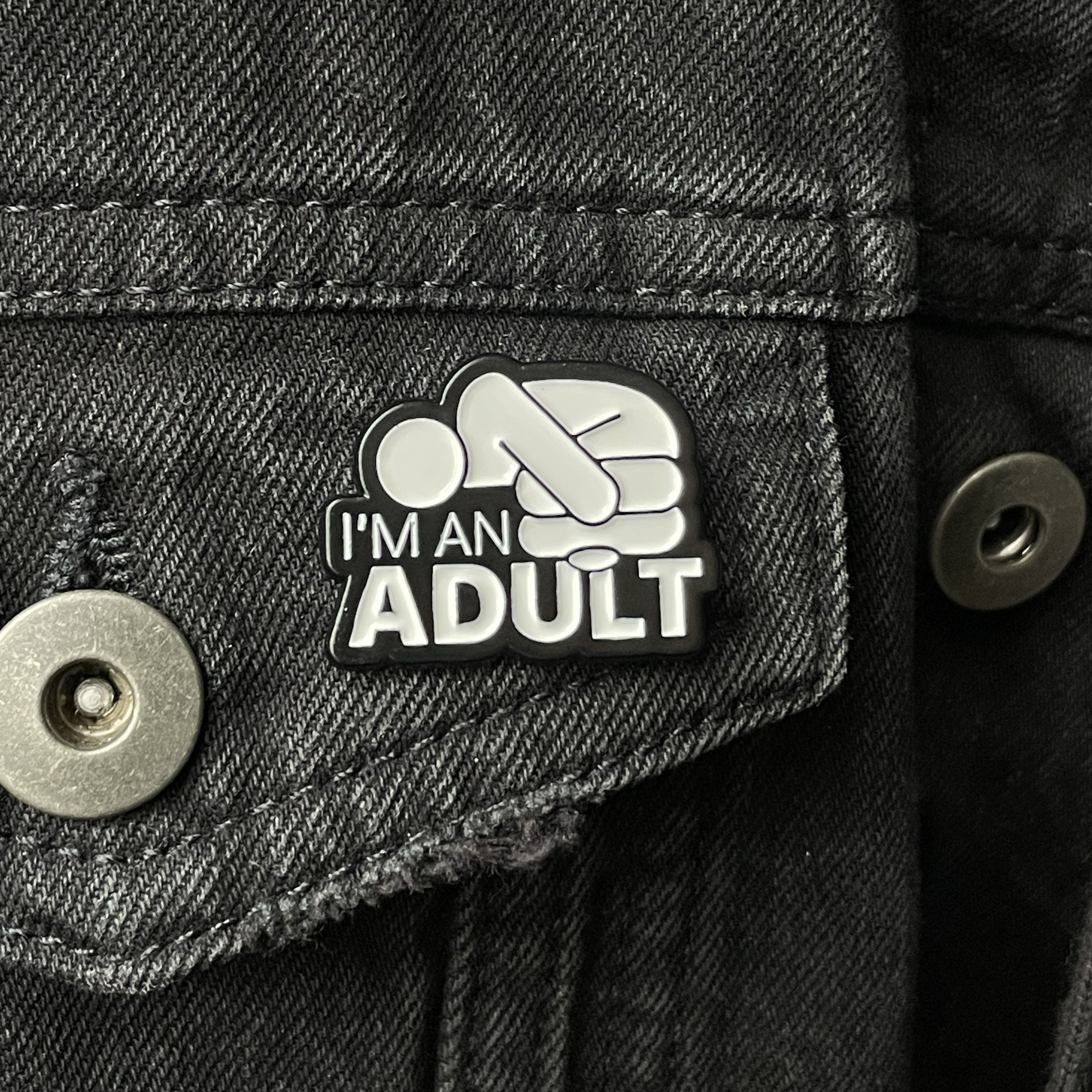 Metalinis pin ženklelis "I'm an adult"