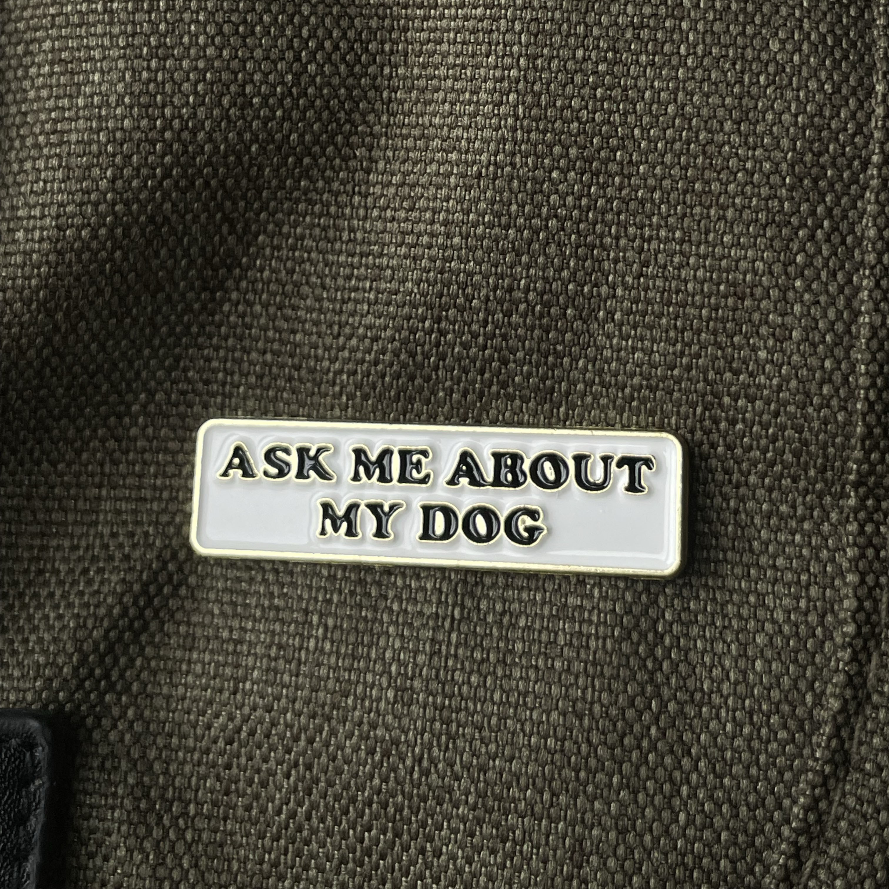 Metalinis pin ženklelis "Ask me about my dog"