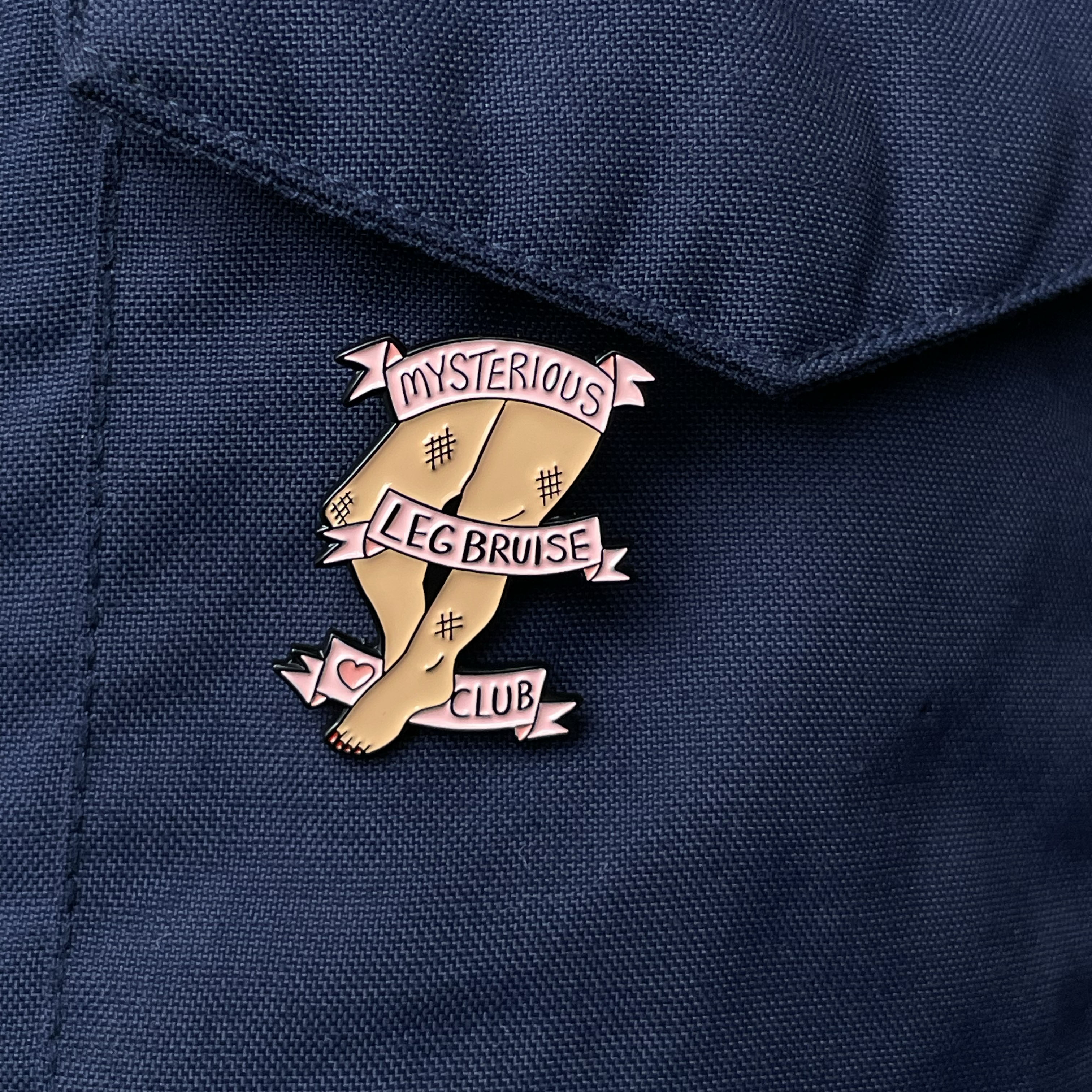 Metalinis ženklelis "Leg bruise club"