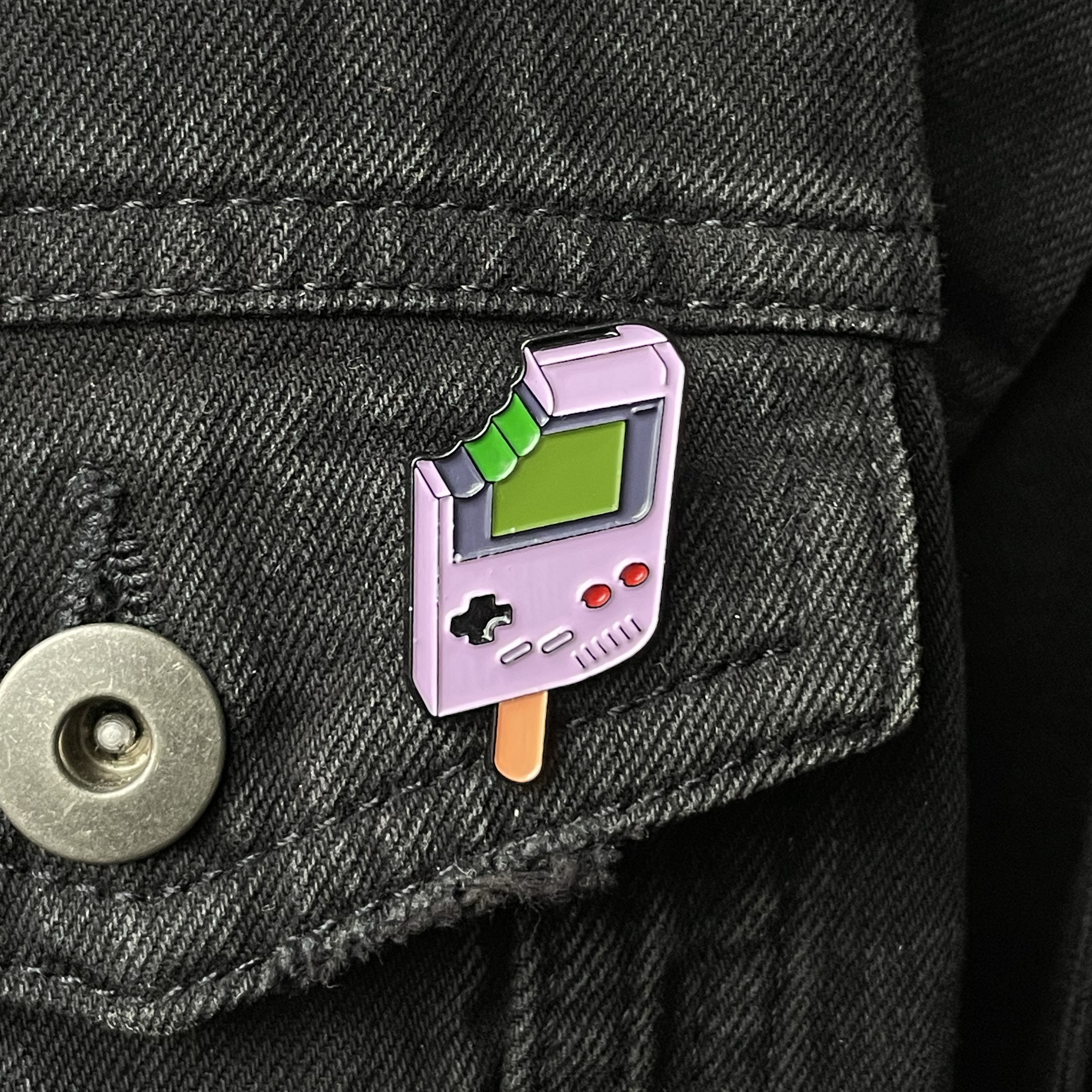 Metalinis pin ženklelis "Game boy ice cream"