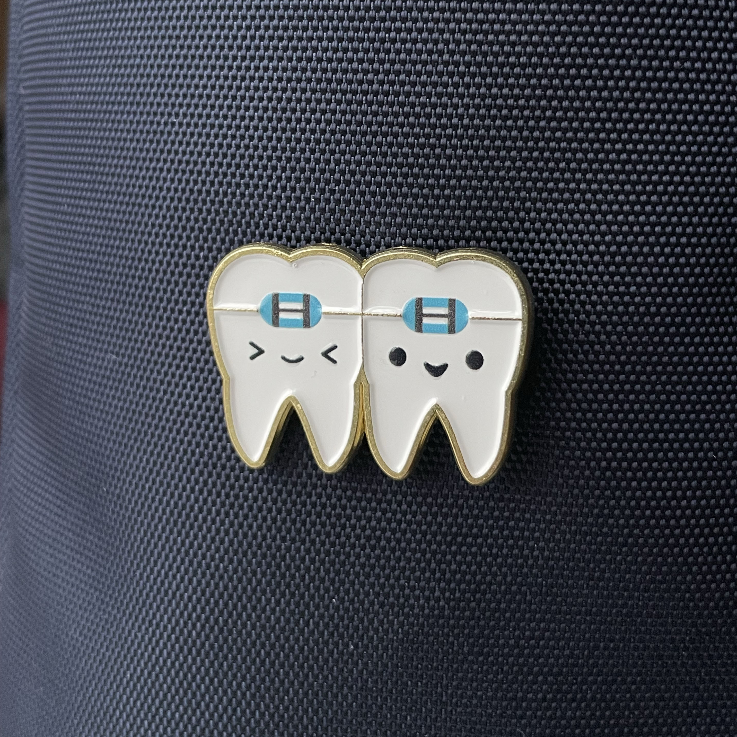 Metalinis pin ženklelis "Dantys"